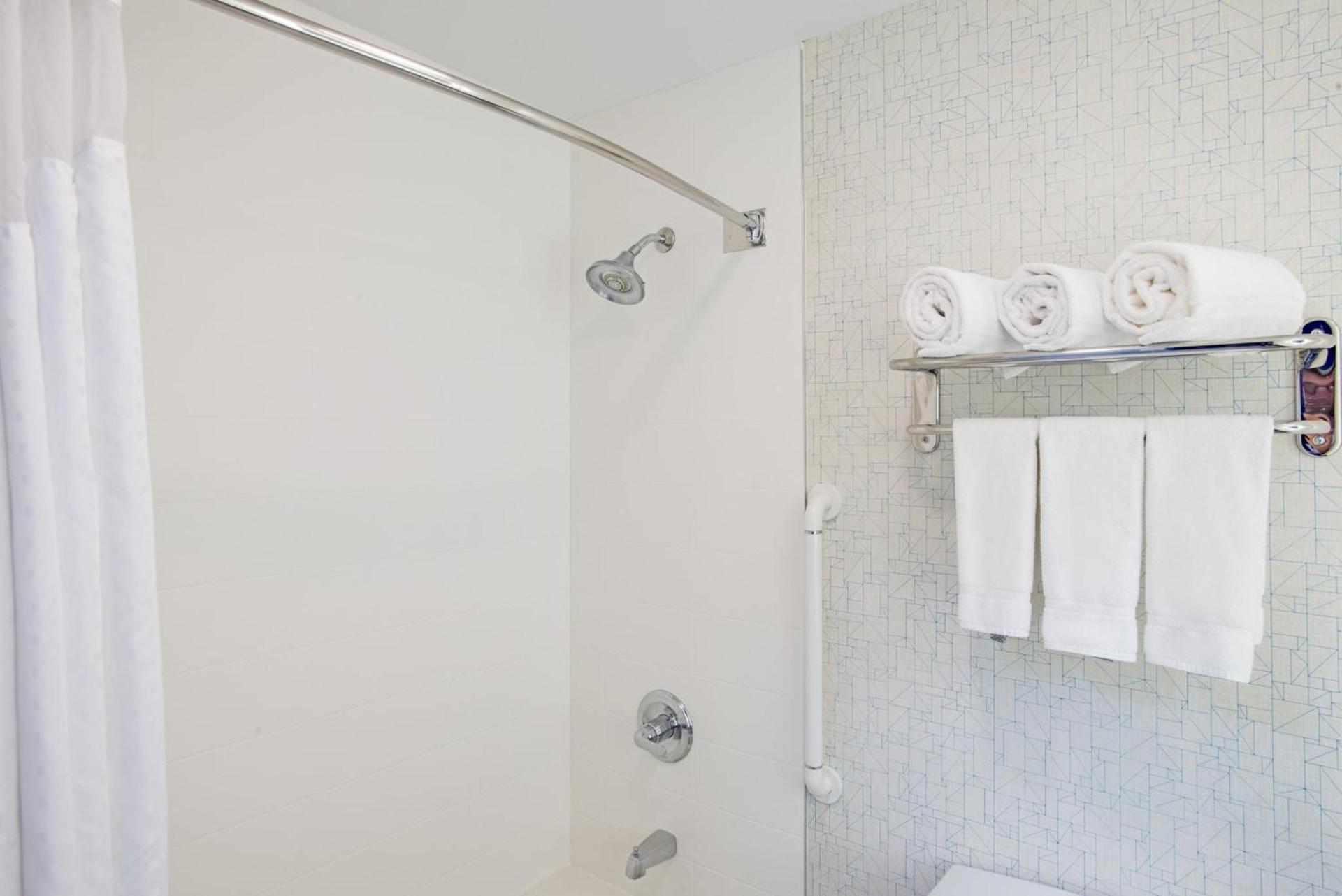 Holiday Inn Express Hotel & Suites Boston - Marlboro by IHG photo 29