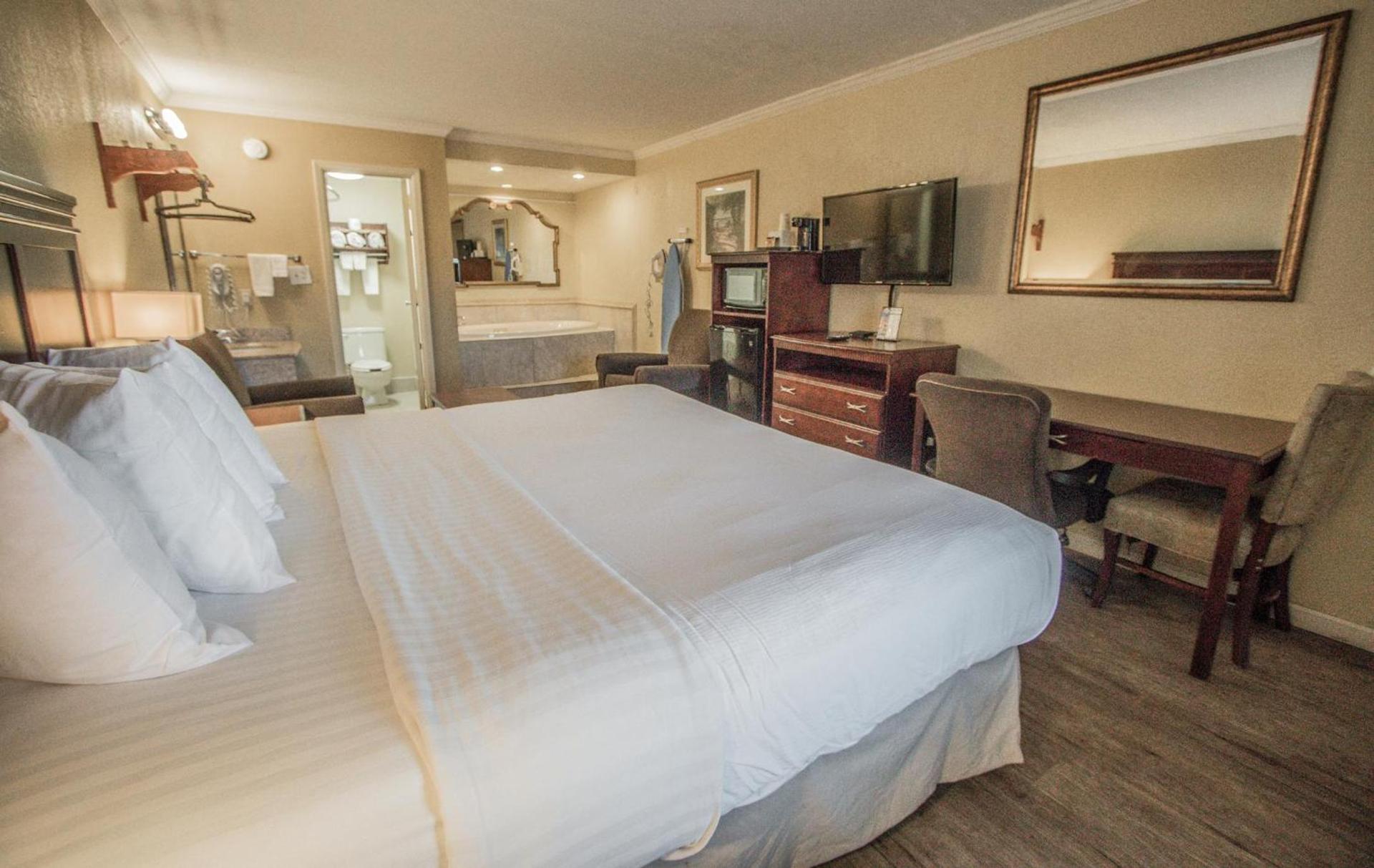 Days Inn by Wyndham Destin photo 47