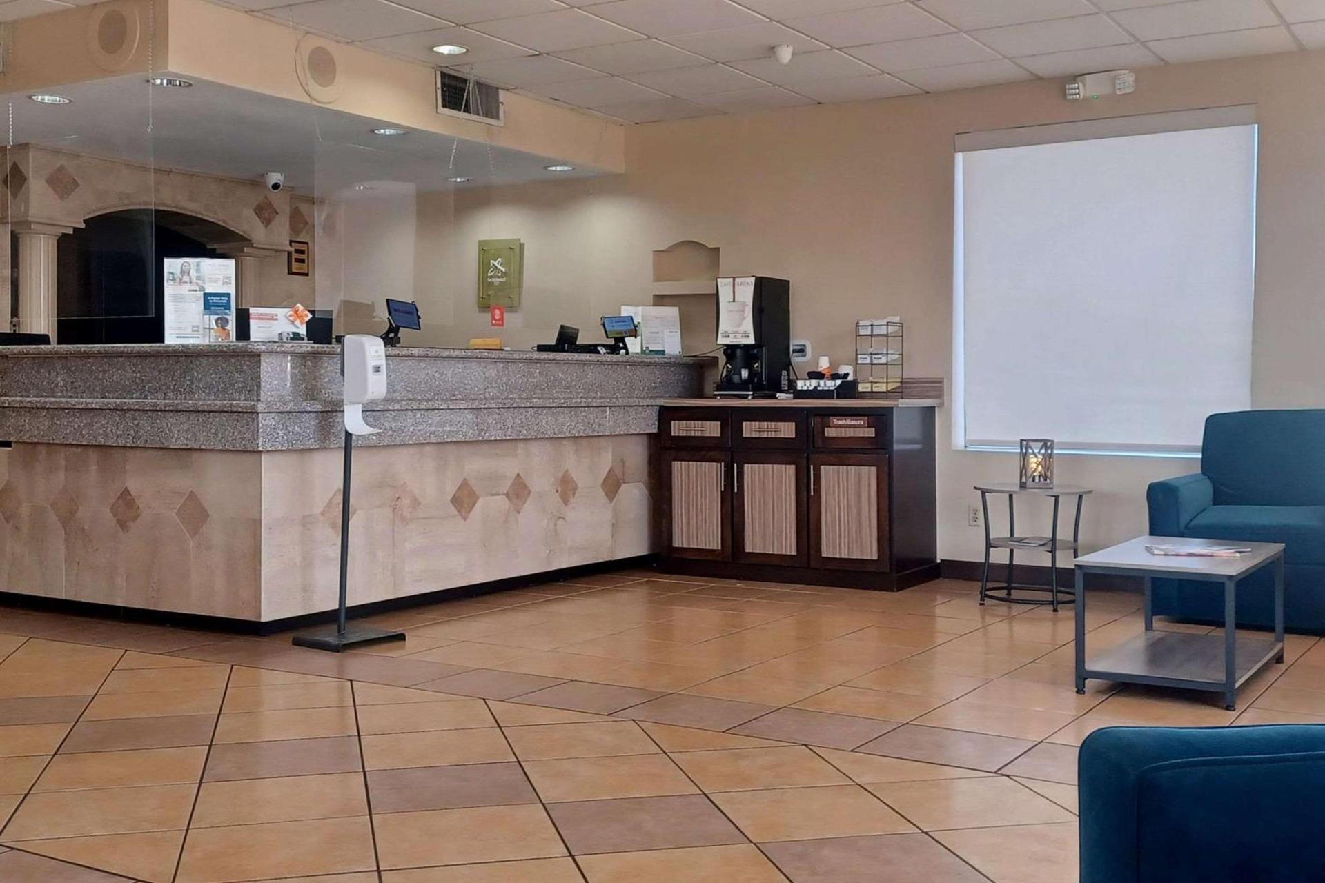 Quality Inn & Suites Airport photo 4
