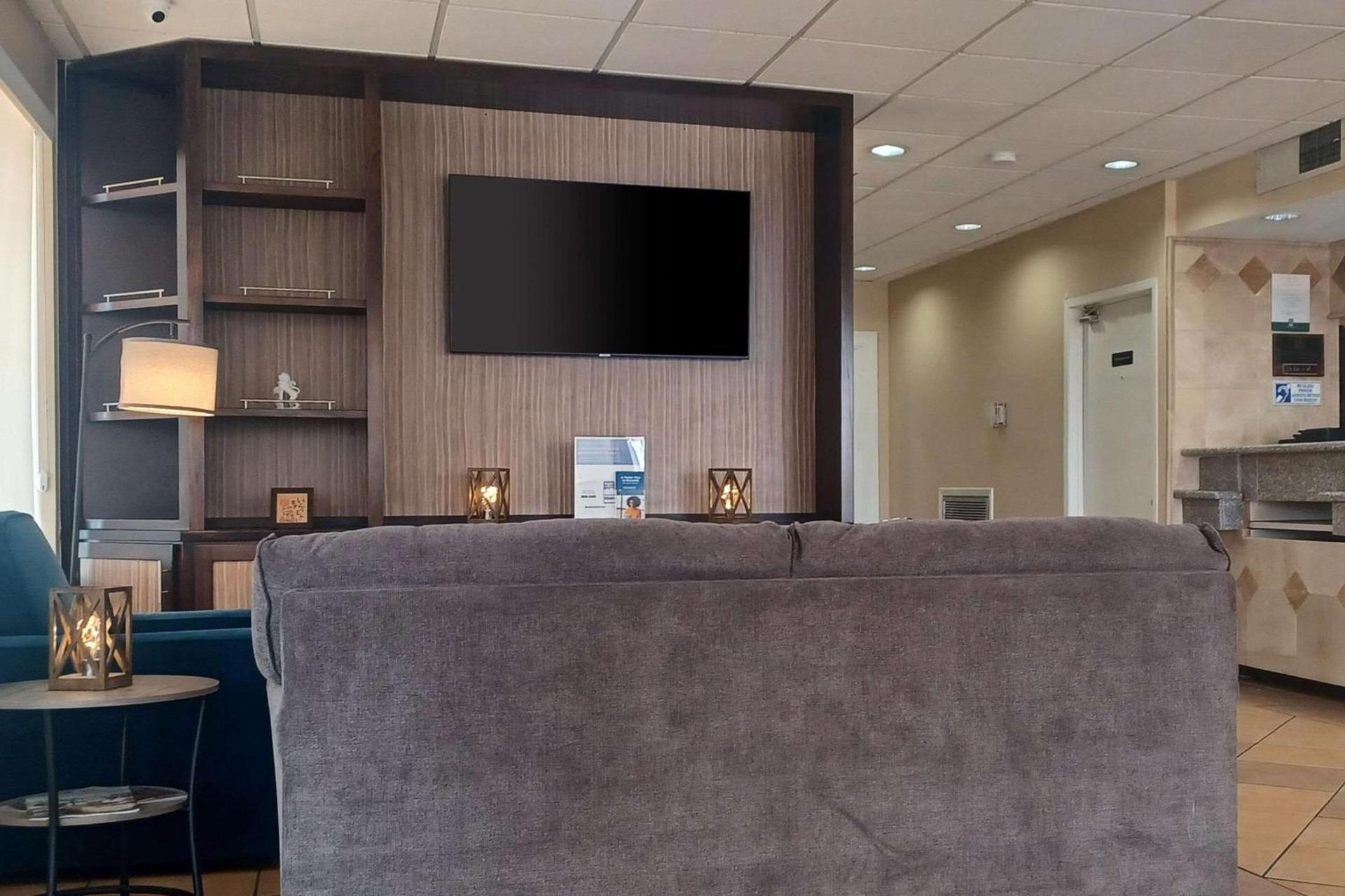 Quality Inn & Suites Airport photo 6