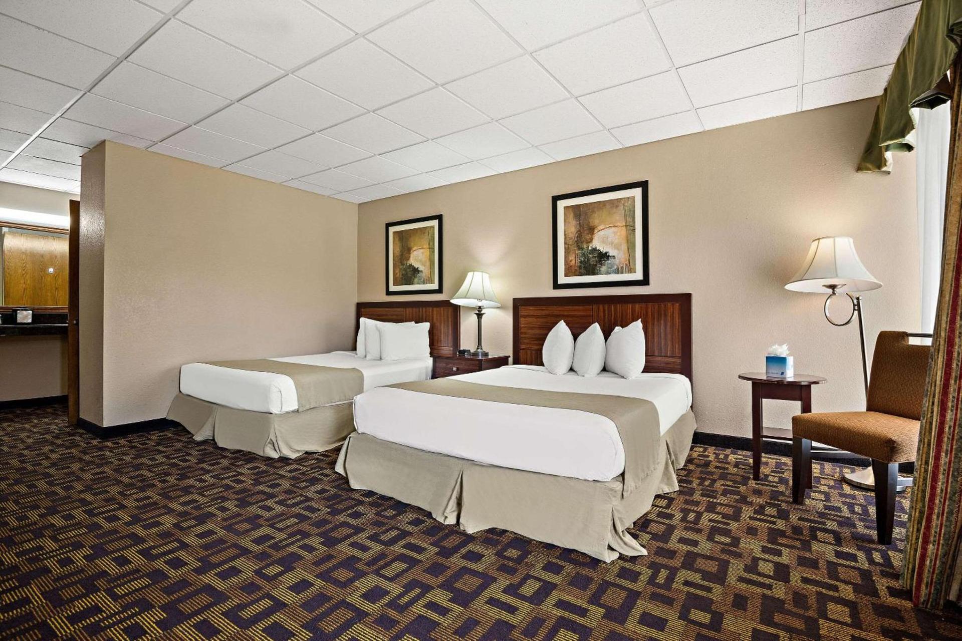 Rodeway Inn McPherson East photo 12