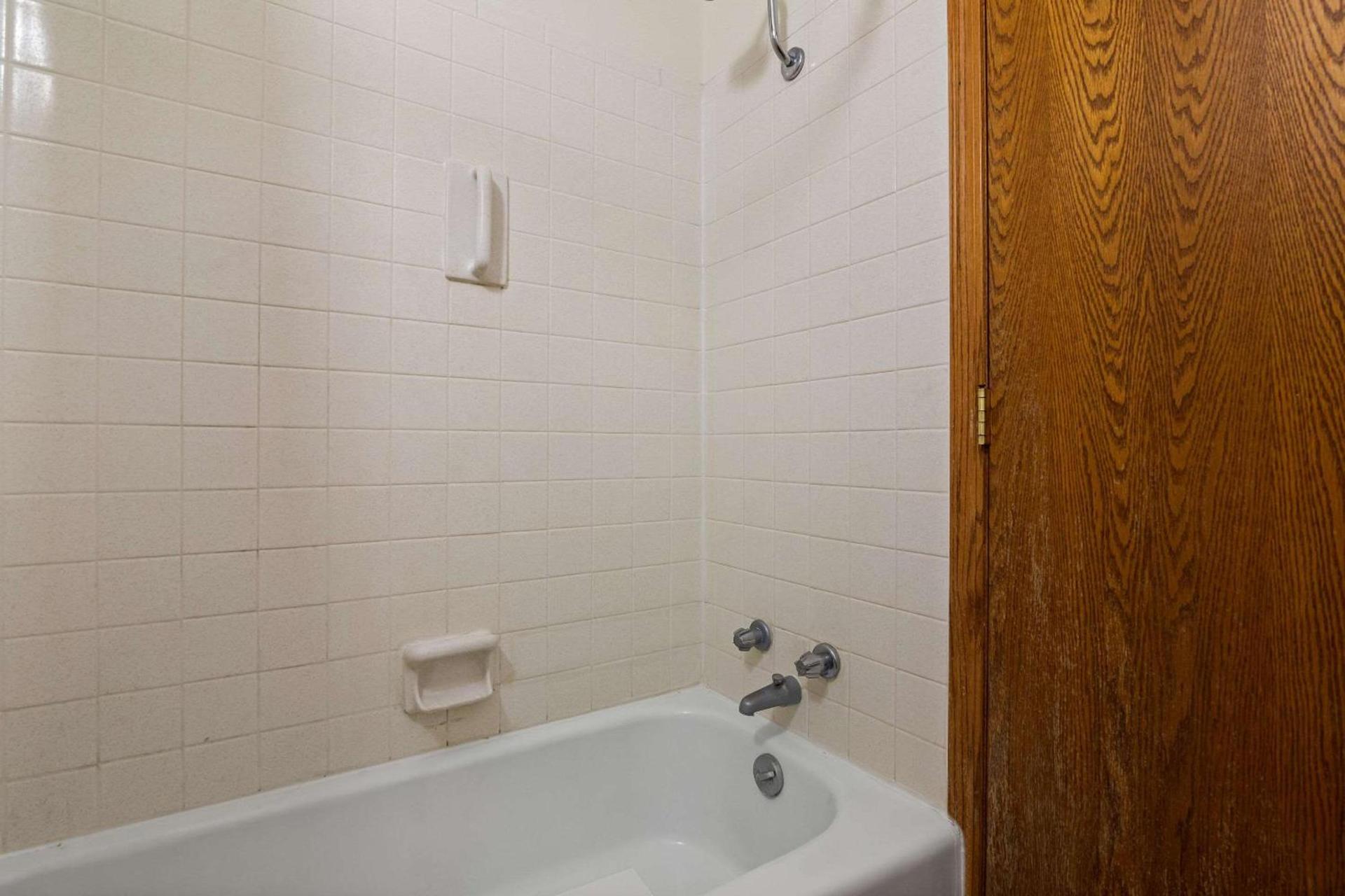 Rodeway Inn McPherson East photo 19