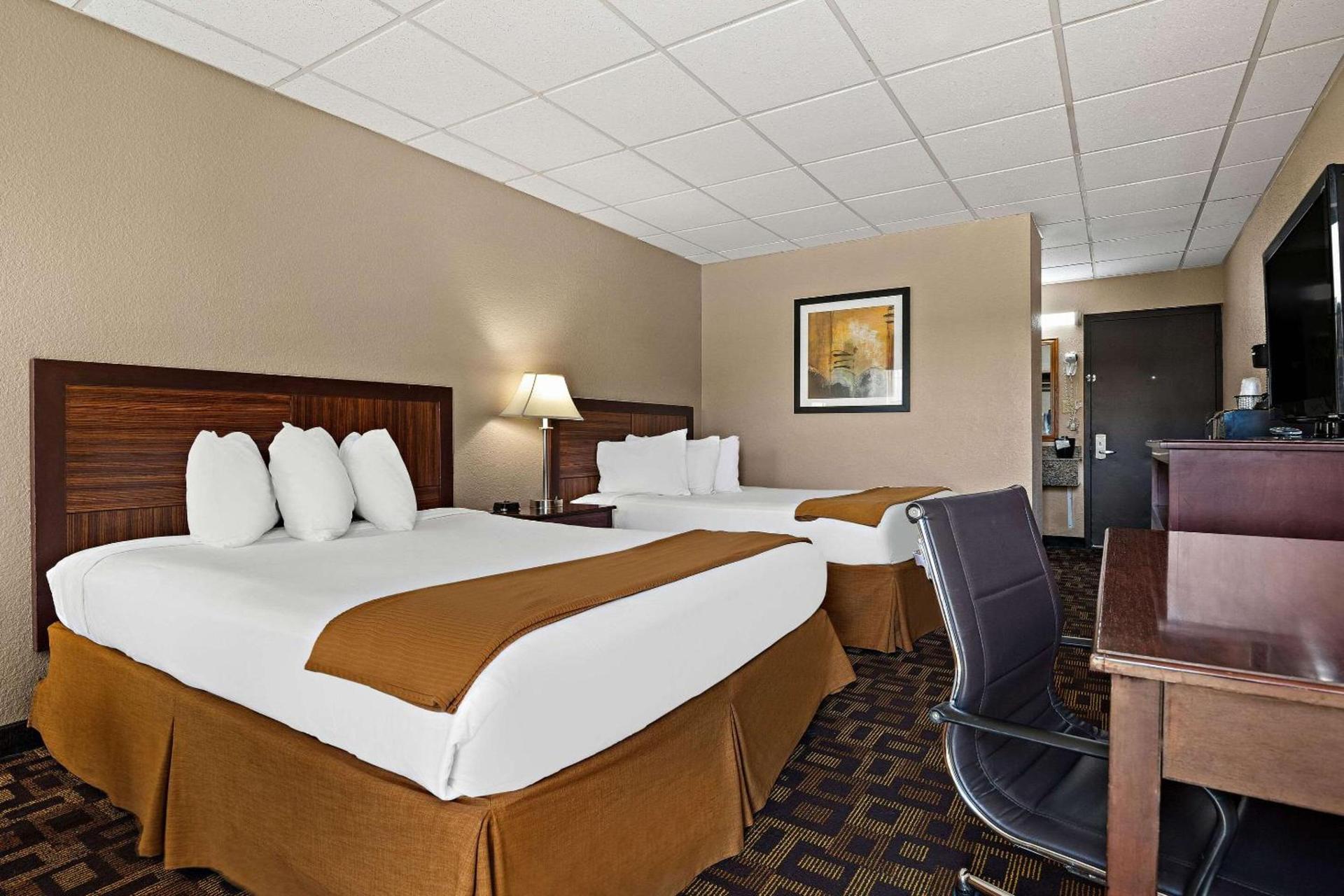 Rodeway Inn McPherson East photo 24