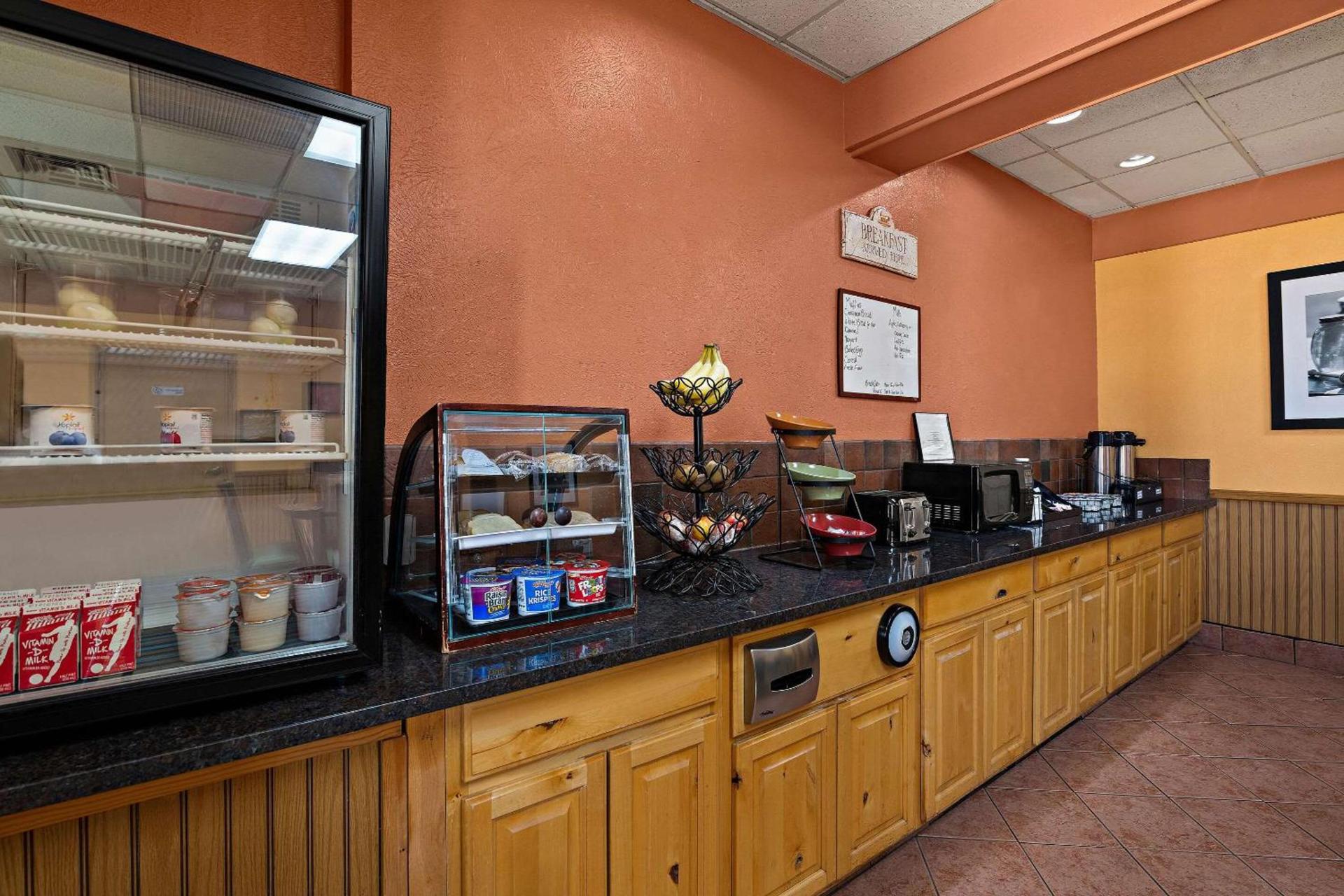 Rodeway Inn McPherson East photo 34