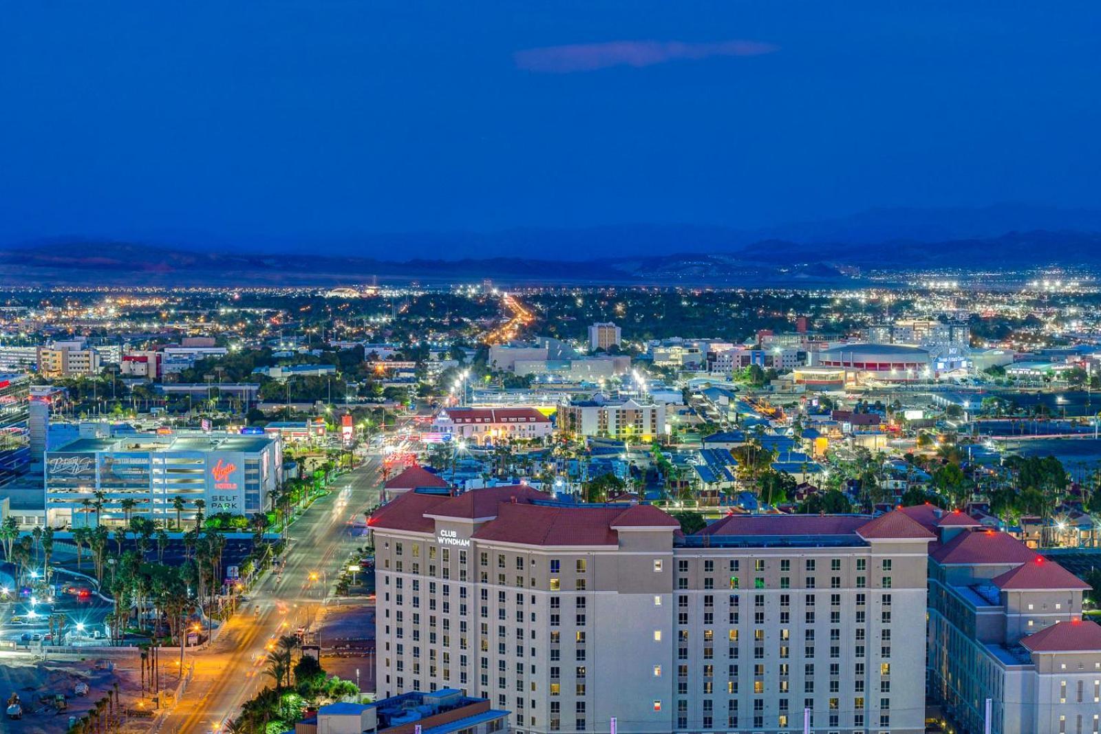 LUXE 702 MGM Signature with Balcony photo 69