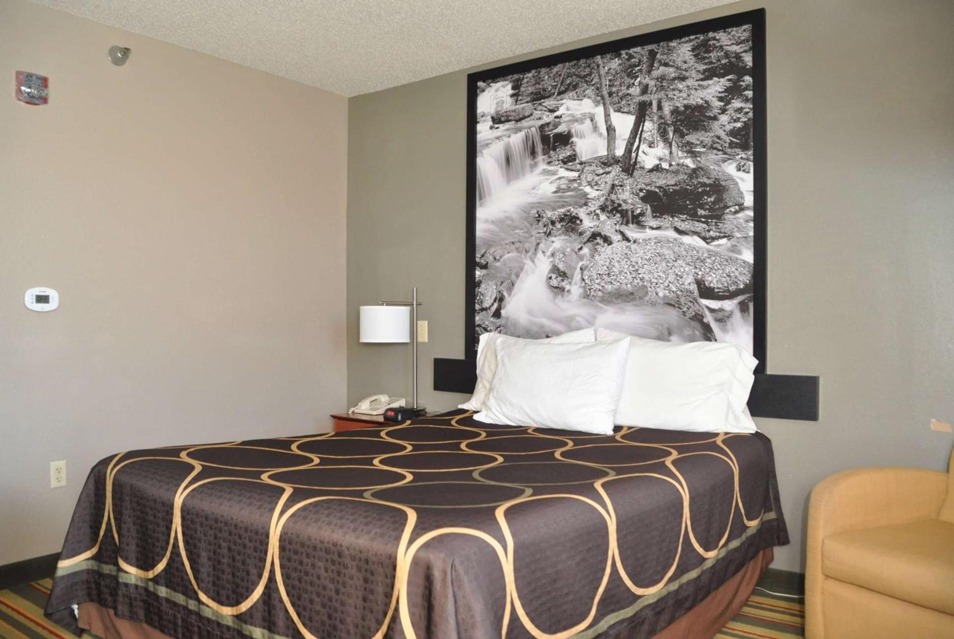 Super 8 by Wyndham Clearfield photo 8