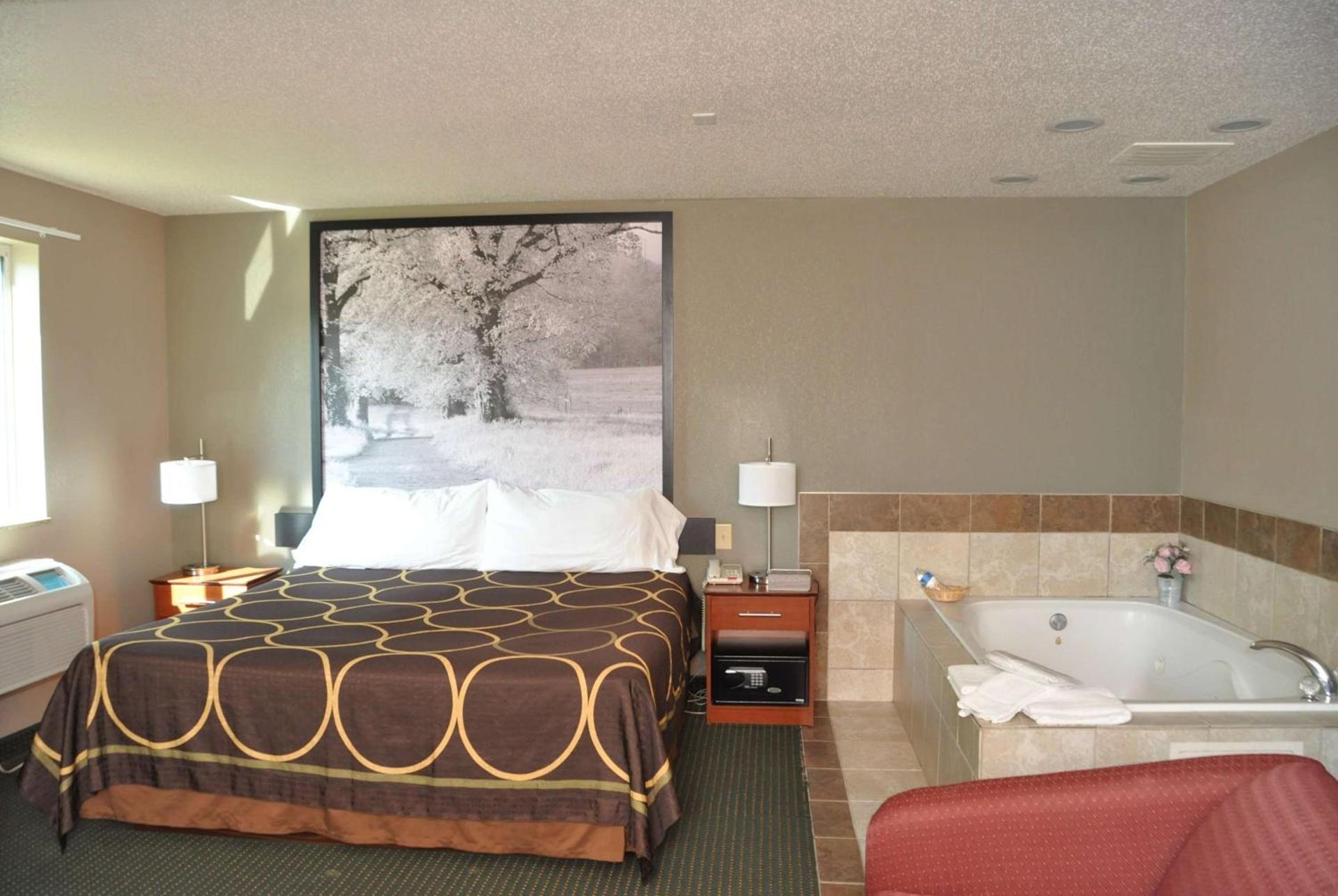 Super 8 by Wyndham Clearfield photo 10