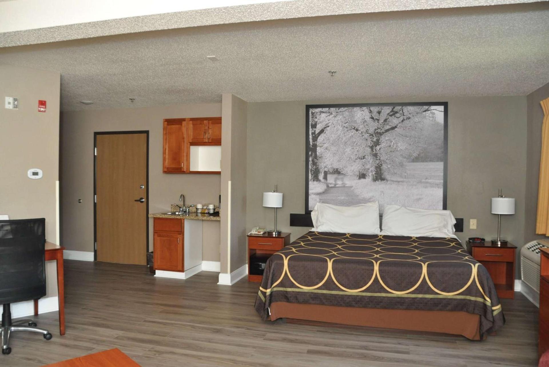 Super 8 by Wyndham Clearfield photo 11