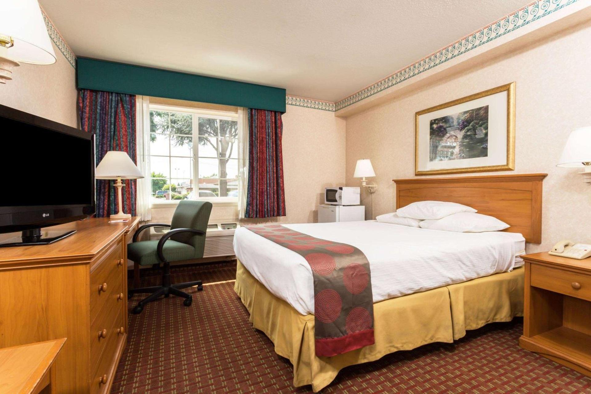 Ramada by Wyndham Portland photo 8