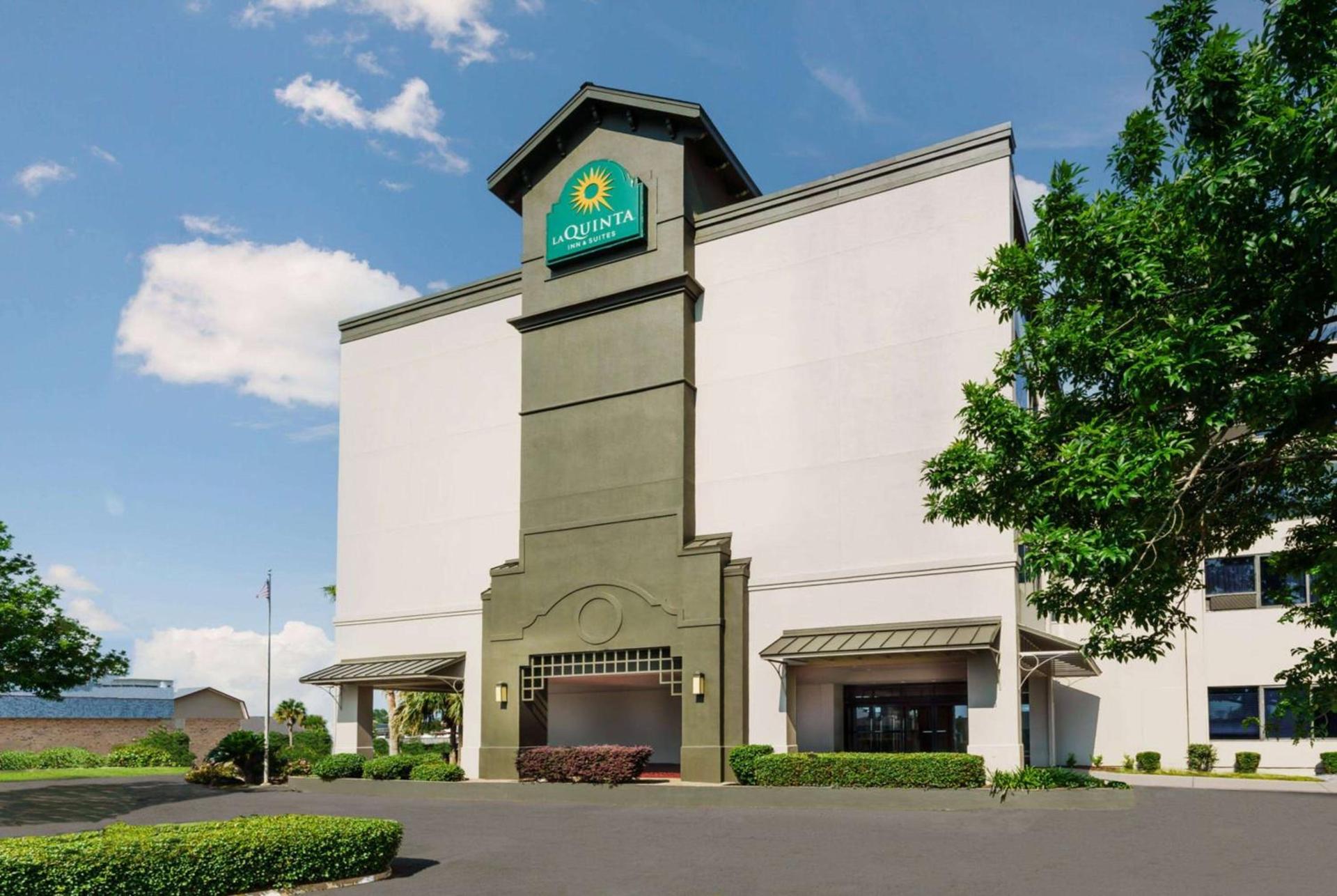 La Quinta Inn & Suites by Wyndham New Orleans Airport photo 2