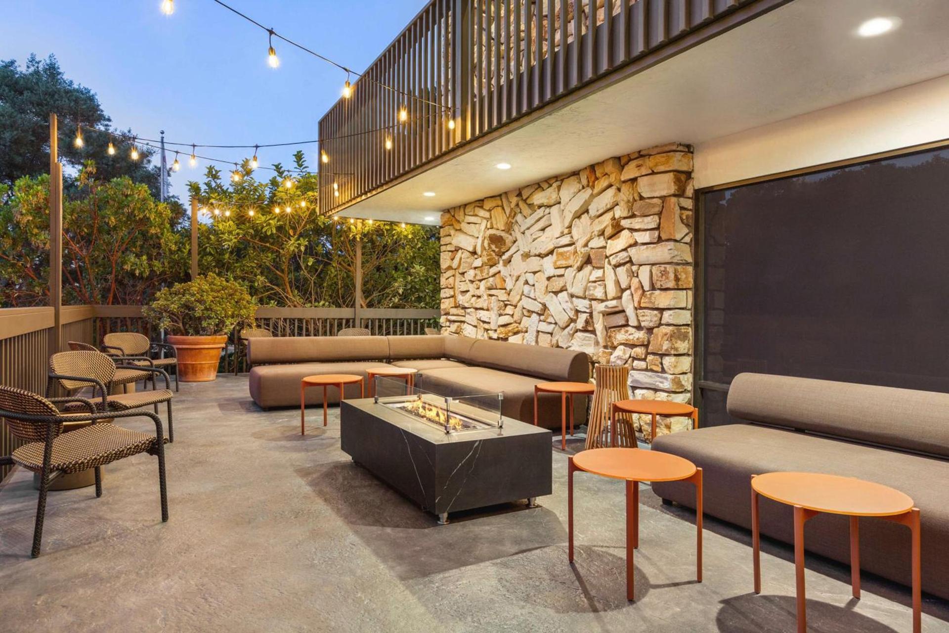 Hilton Garden Inn Monterey photo 4