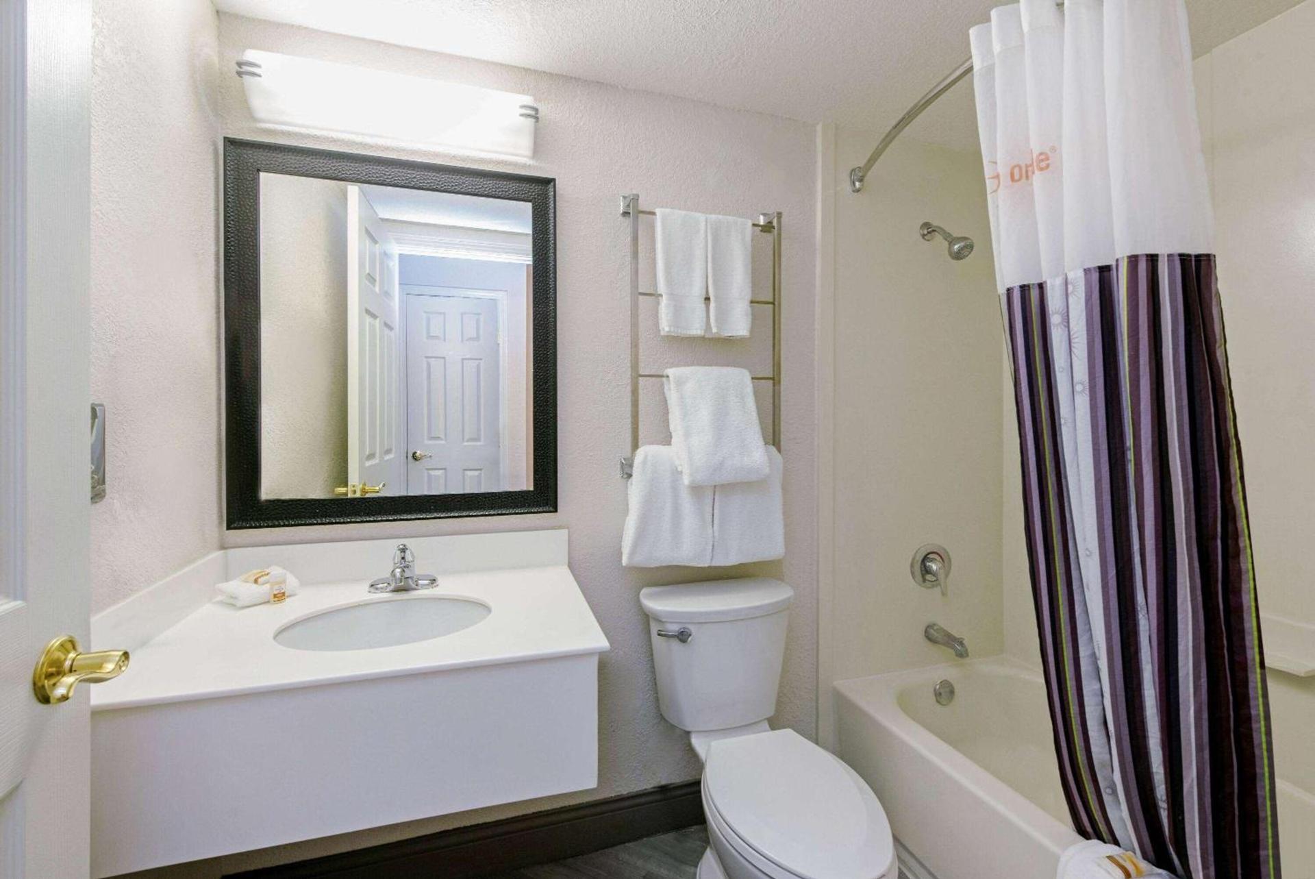 La Quinta Inn & Suites by Wyndham New Orleans Airport photo 14