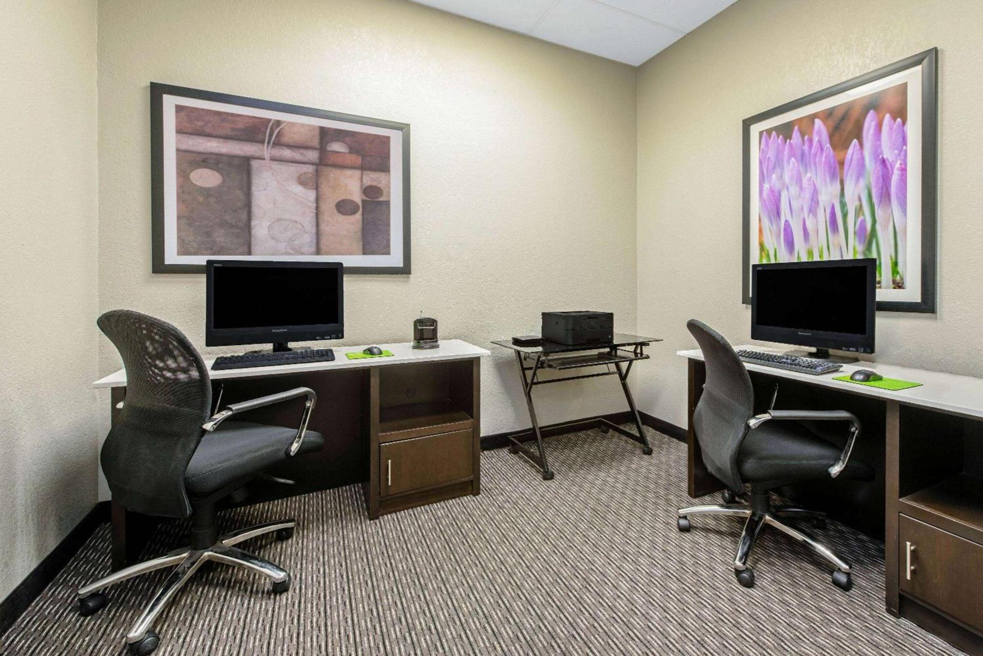 La Quinta Inn & Suites by Wyndham New Orleans Airport photo 26