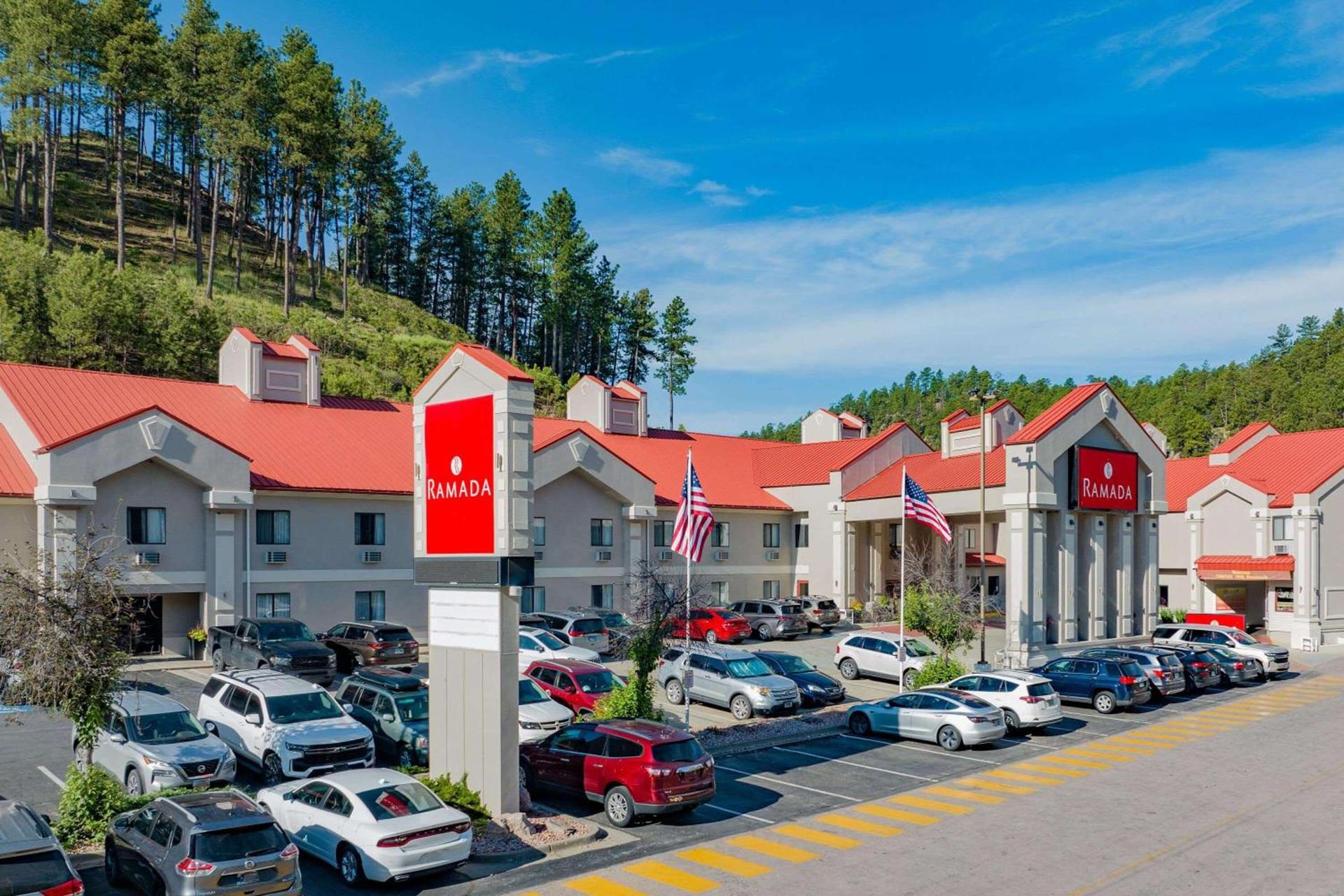 Ramada by Wyndham Keystone Near Mt Rushmore — hotel in Keystone