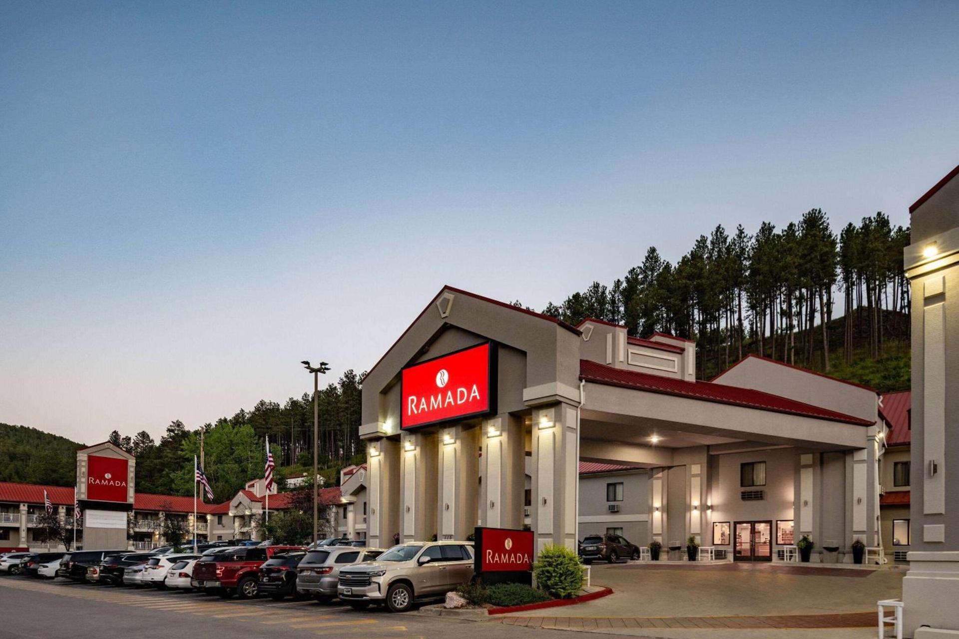 Ramada by Wyndham Keystone Near Mt Rushmore photo 2