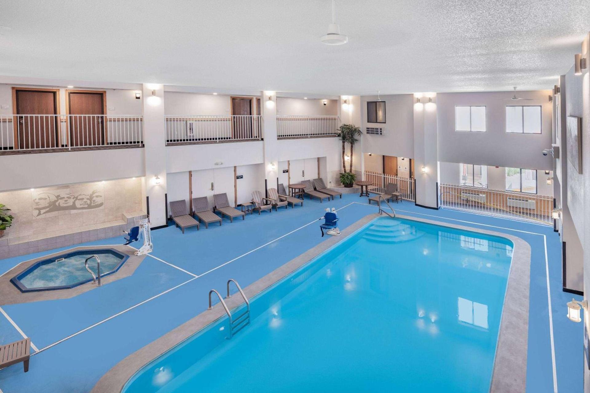 Ramada by Wyndham Keystone Near Mt Rushmore photo 11