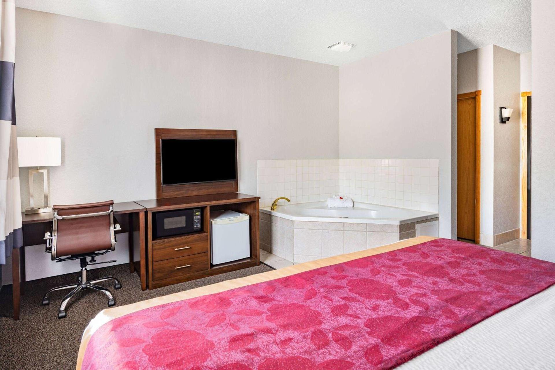 Ramada by Wyndham Keystone Near Mt Rushmore photo 47