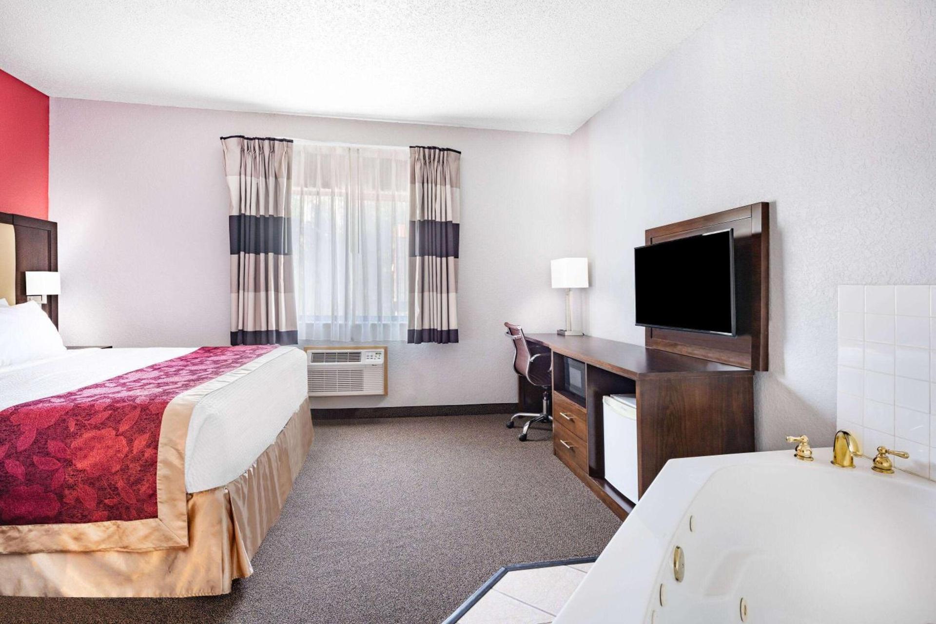 Ramada by Wyndham Keystone Near Mt Rushmore photo 49
