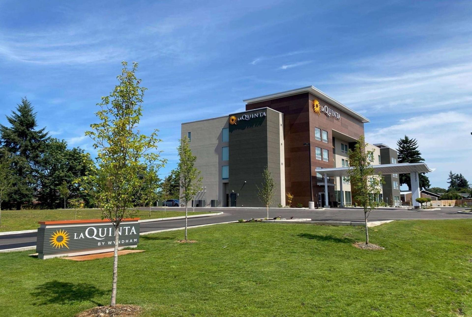 La Quinta Inn & Suites by Wyndham Centralia photo 2