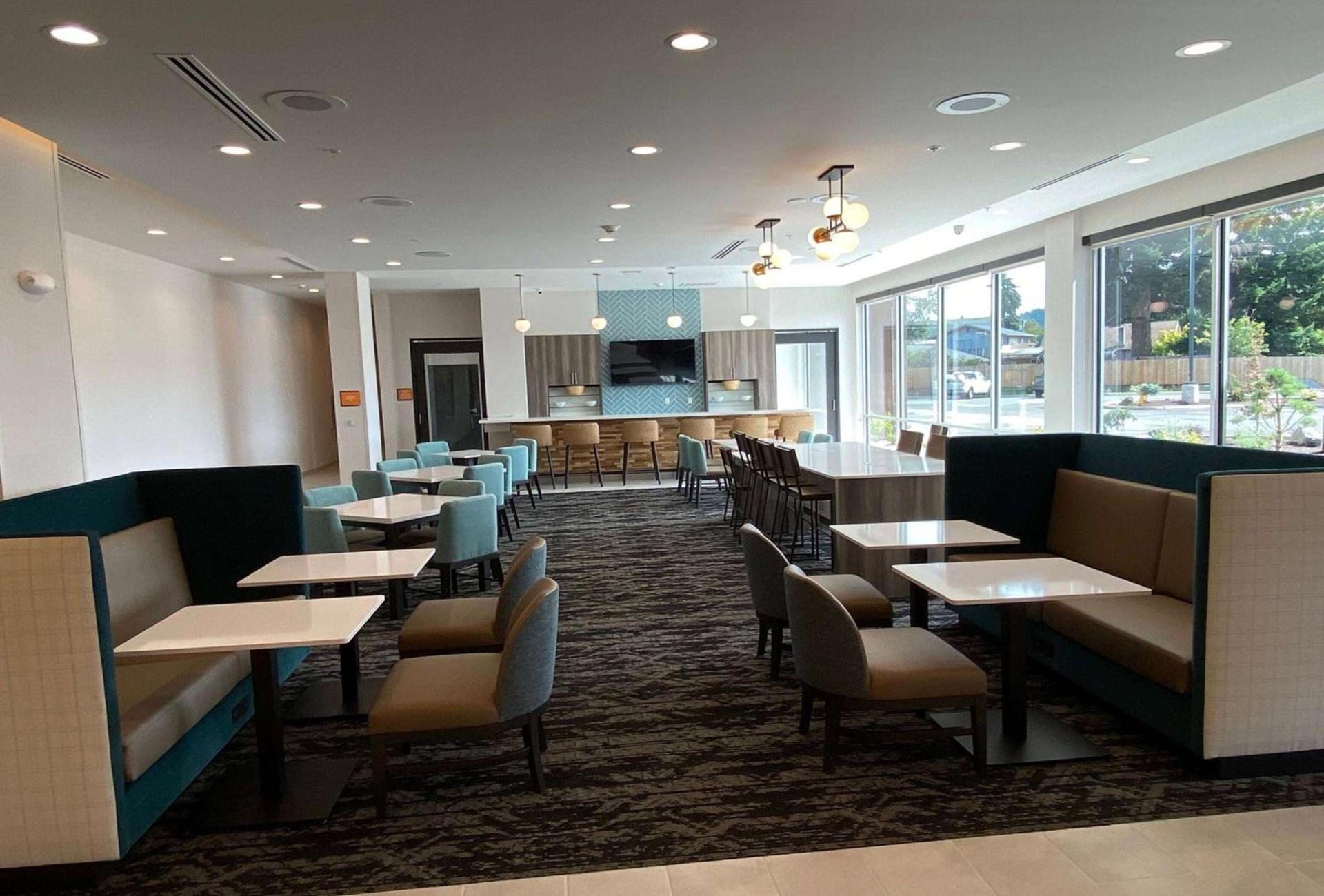 La Quinta Inn & Suites by Wyndham Centralia photo 10