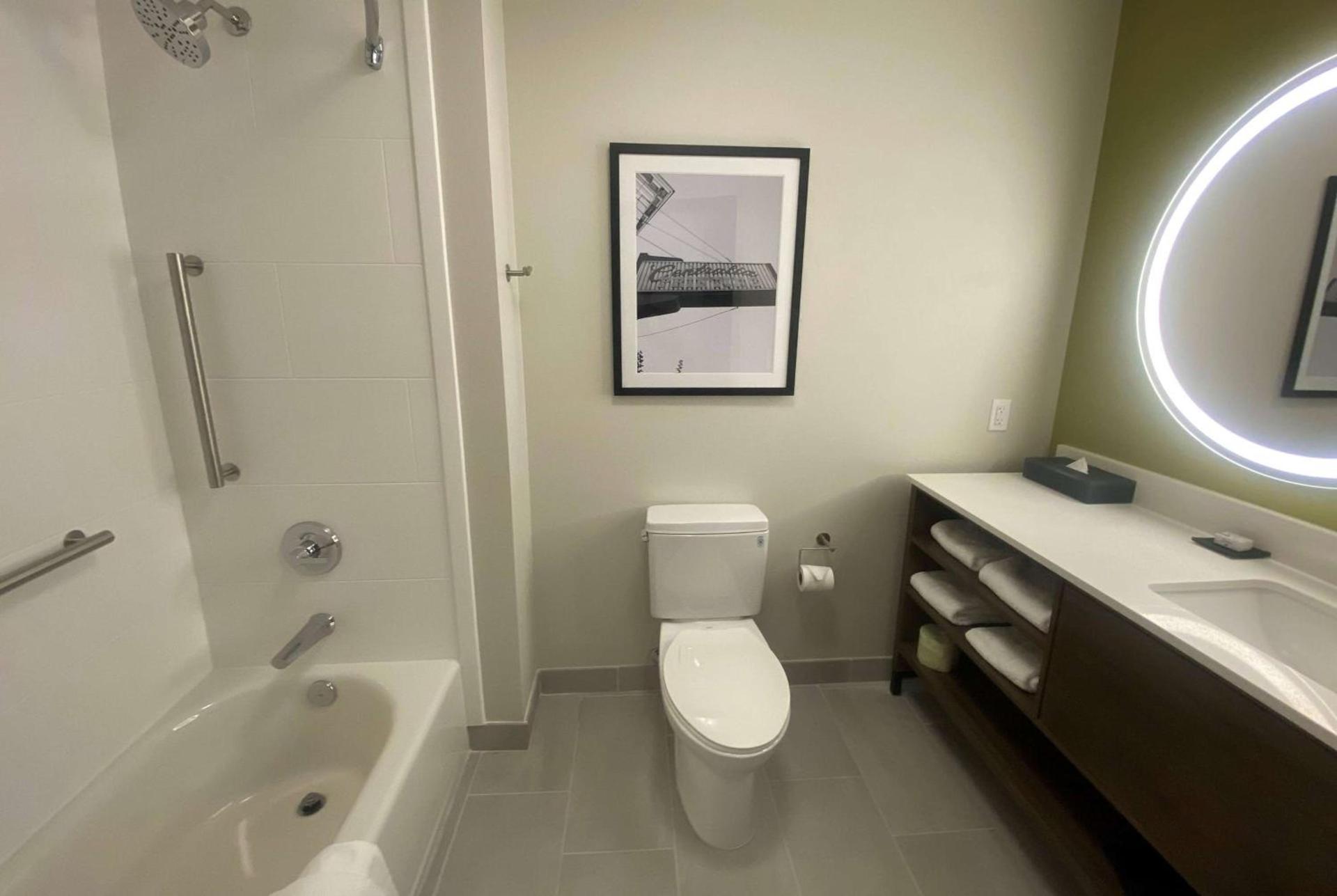 La Quinta Inn & Suites by Wyndham Centralia photo 25