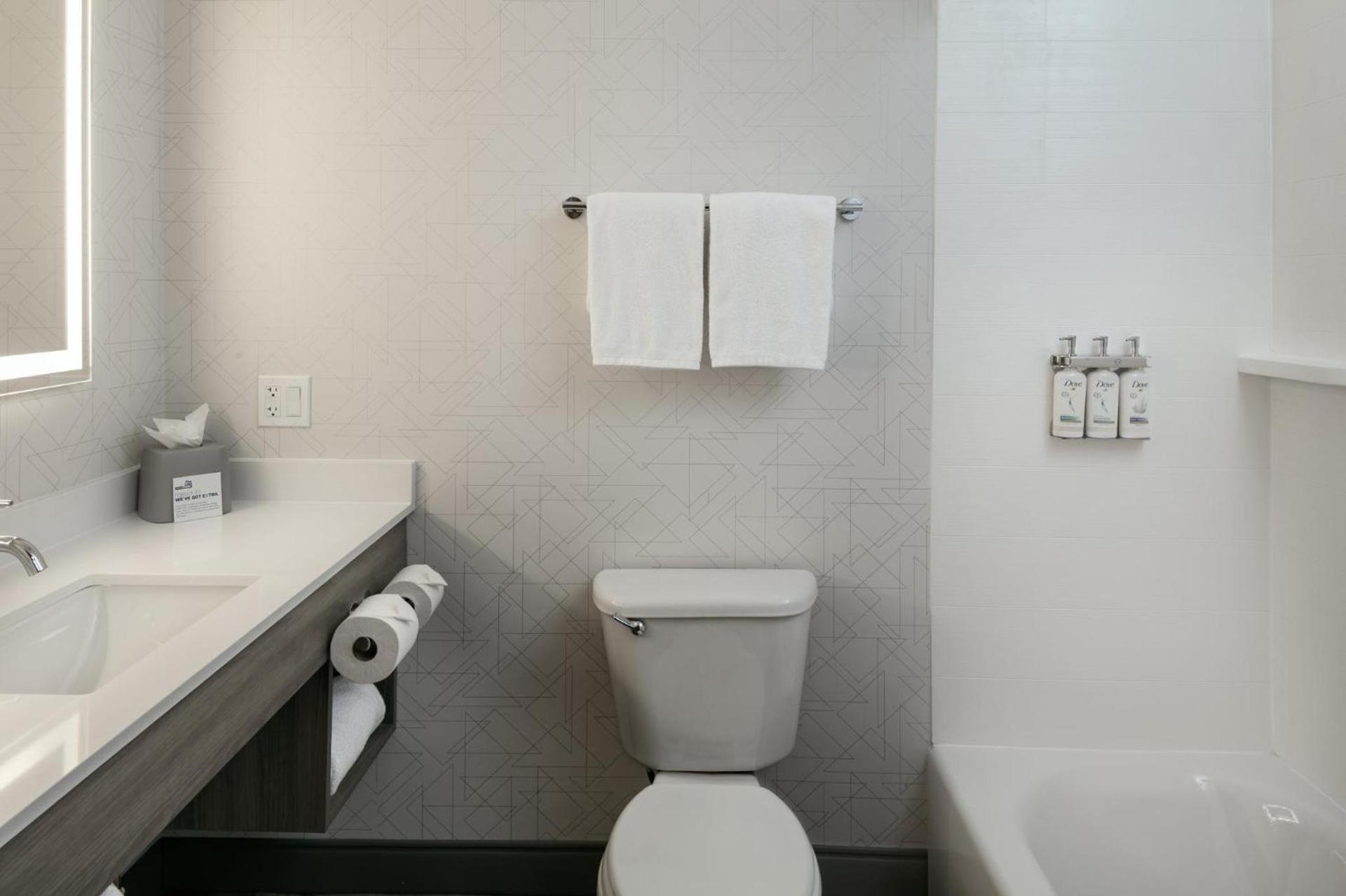 Holiday Inn Express Corvallis-On the River by IHG photo 65