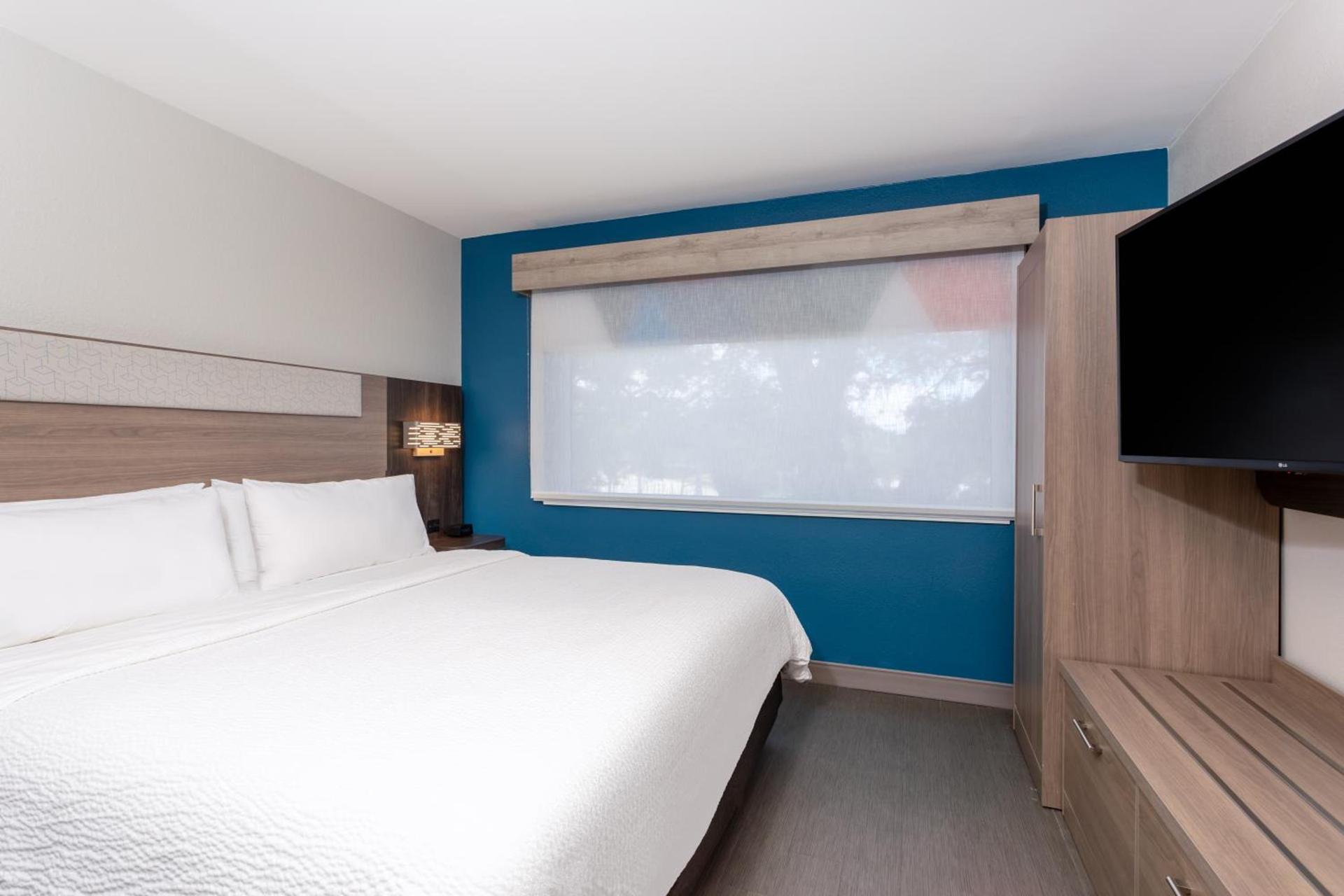Holiday Inn Express Hotel Clearwater East - ICOT Center by IHG photo 9