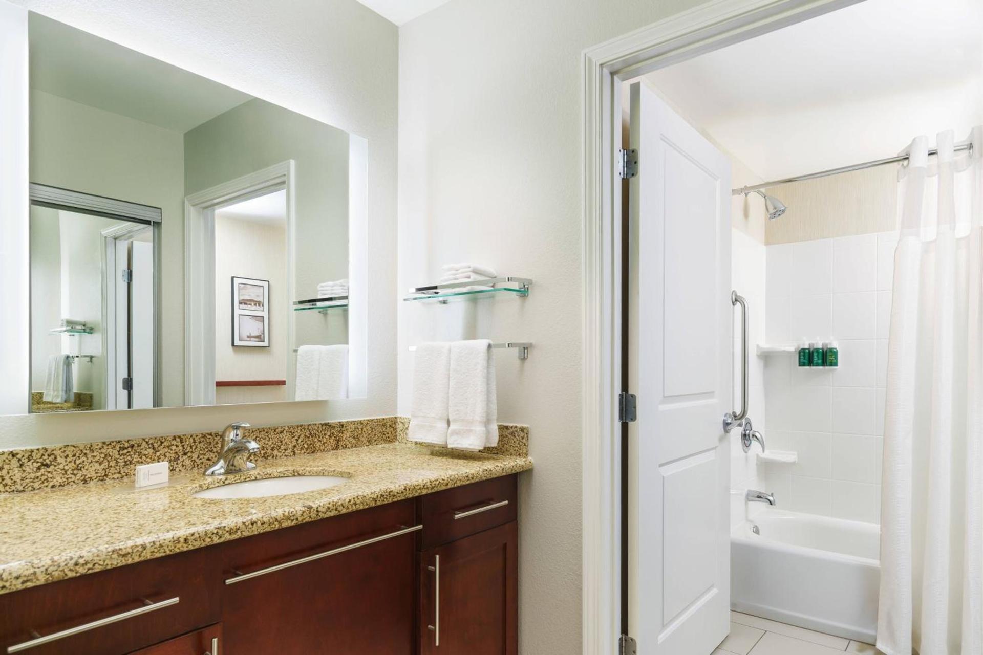 Residence Inn by Marriott Charleston North/Ashley Phosphate photo 14