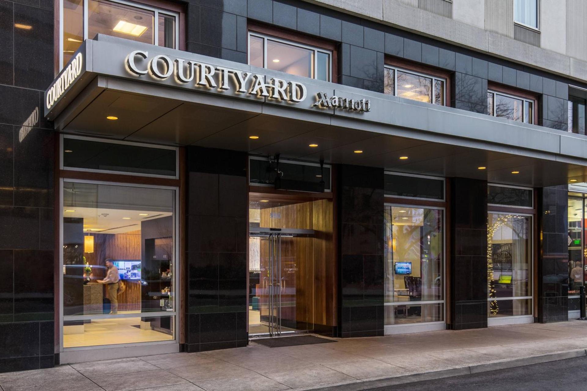 Courtyard by Marriott Portland City Center photo 2