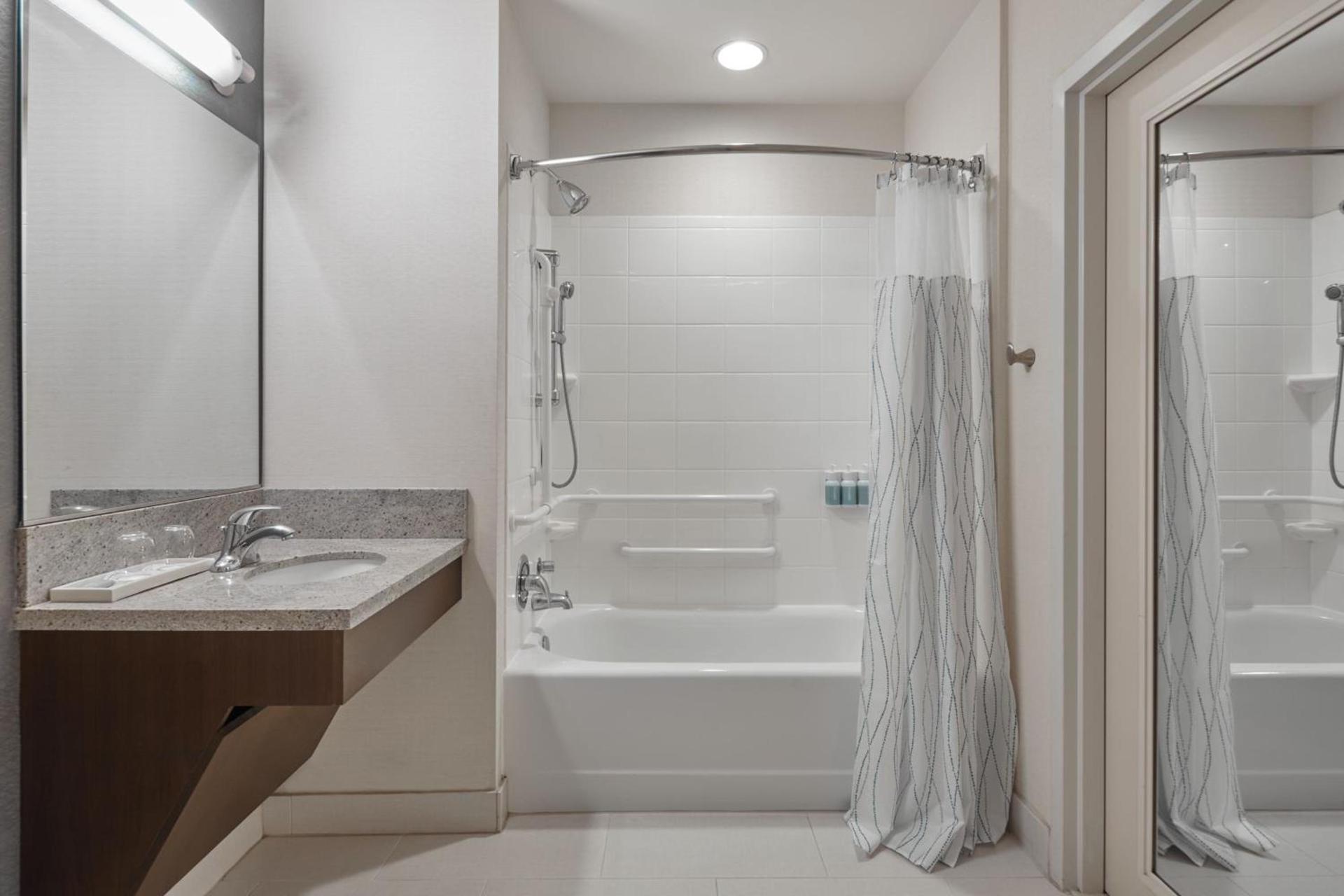 Courtyard by Marriott Portland City Center photo 14