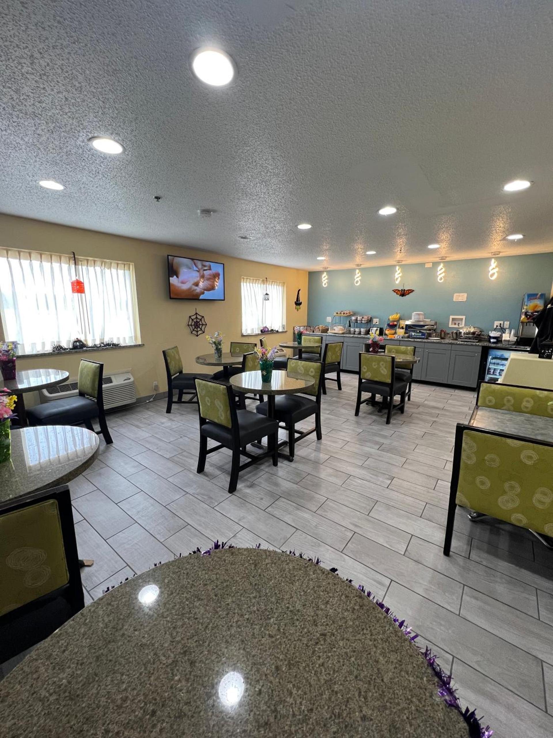 Days Inn by Wyndham Batavia Ohio photo 8