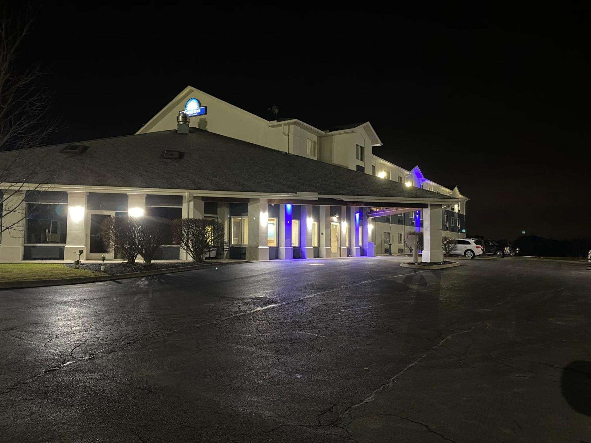 Days Inn by Wyndham Batavia Ohio photo 10