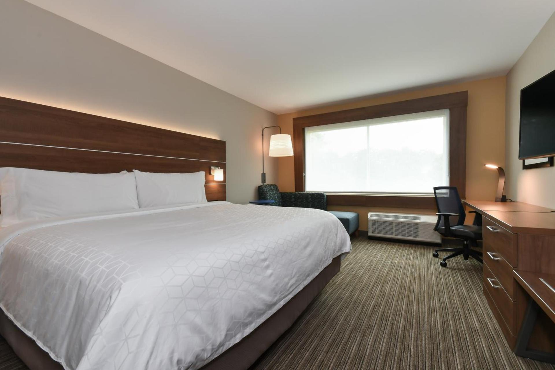 Holiday Inn Express & Suites Charlotte - Ballantyne by IHG photo 2