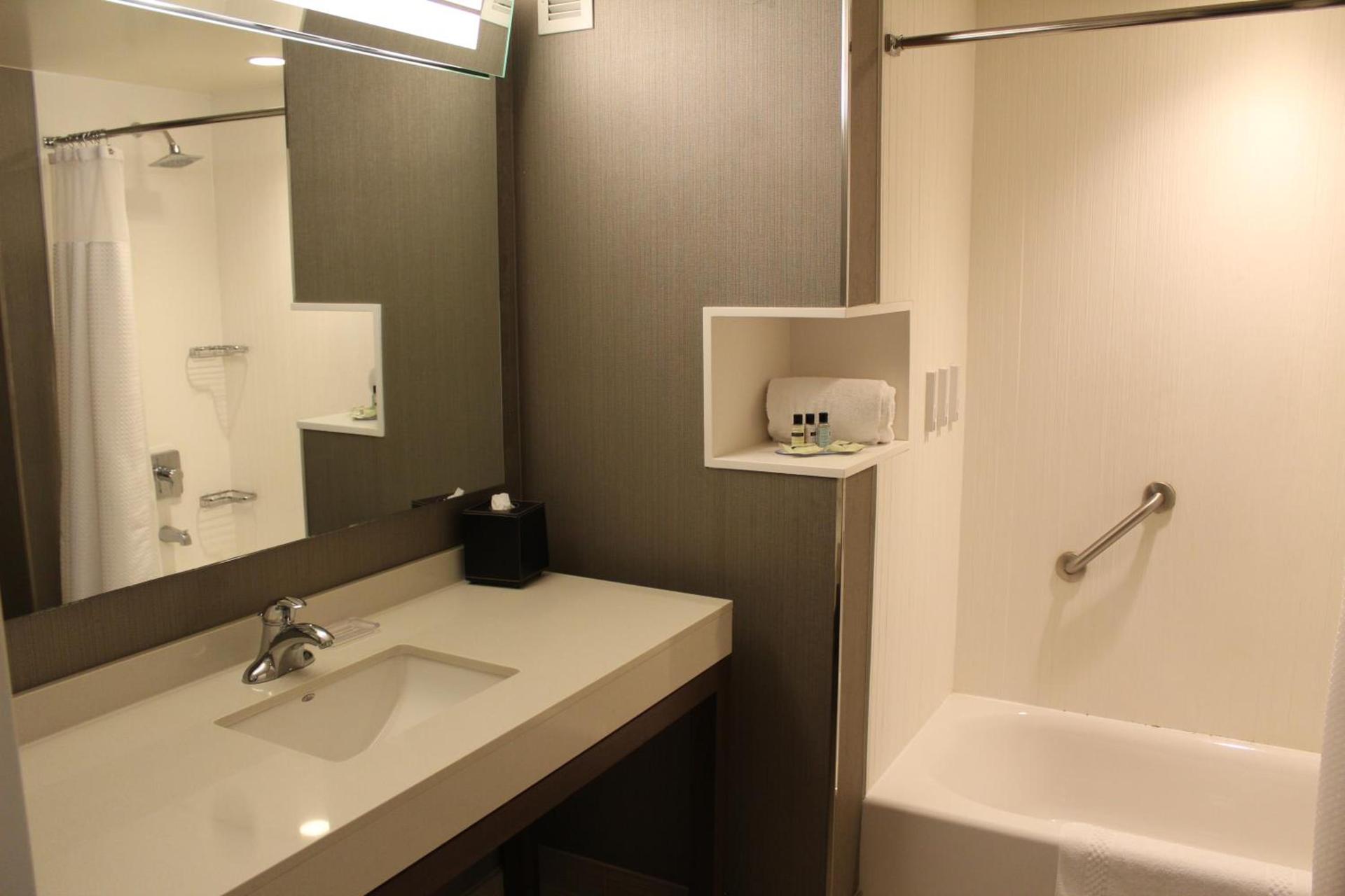 Courtyard by Marriott Muncie at Horizon Convention Center photo 16