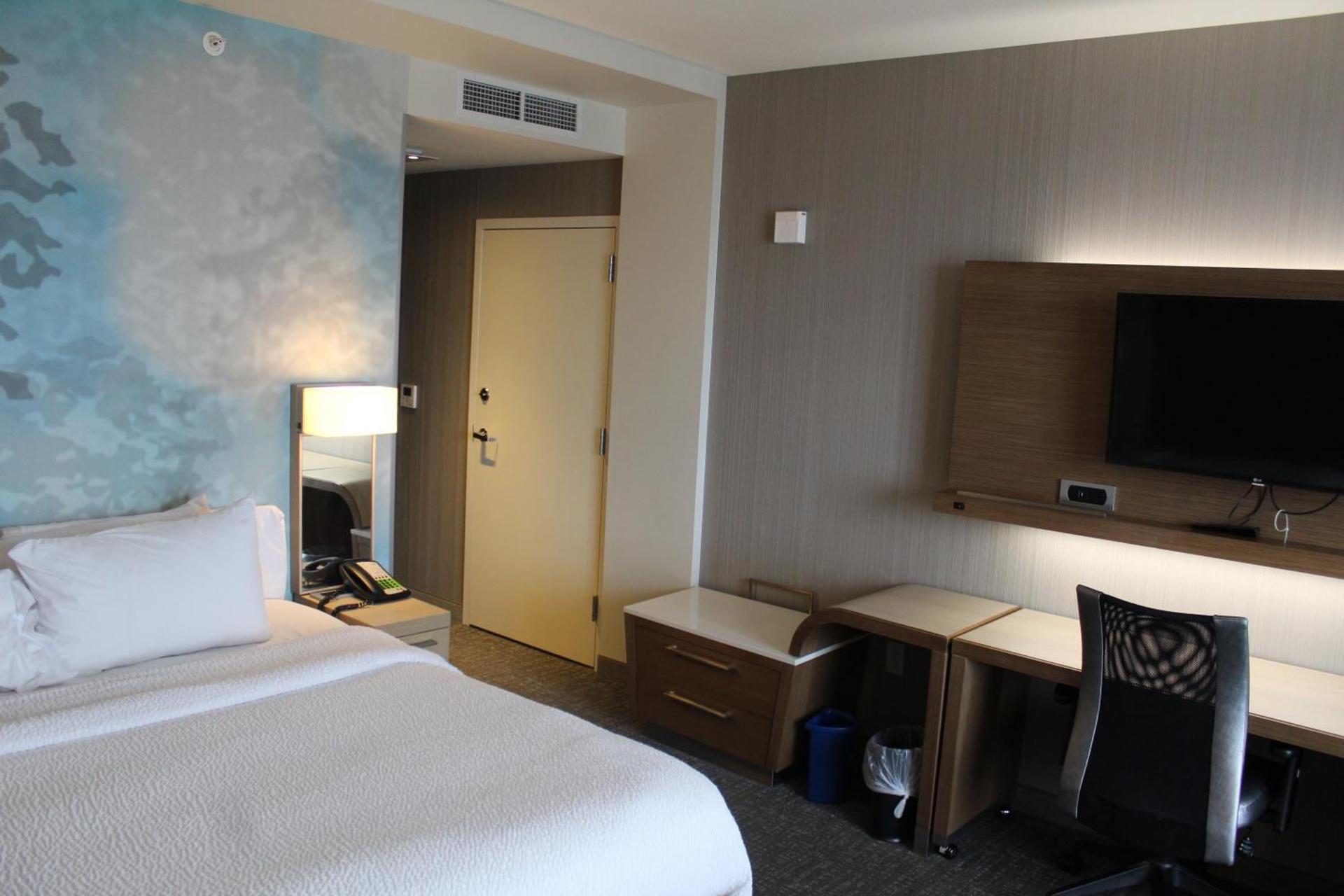 Courtyard by Marriott Muncie at Horizon Convention Center photo 11
