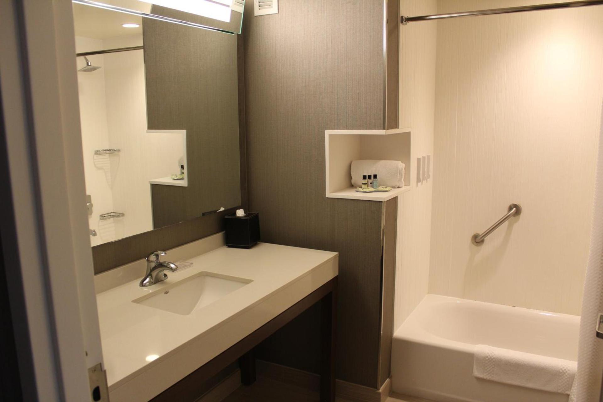 Courtyard by Marriott Muncie at Horizon Convention Center photo 14