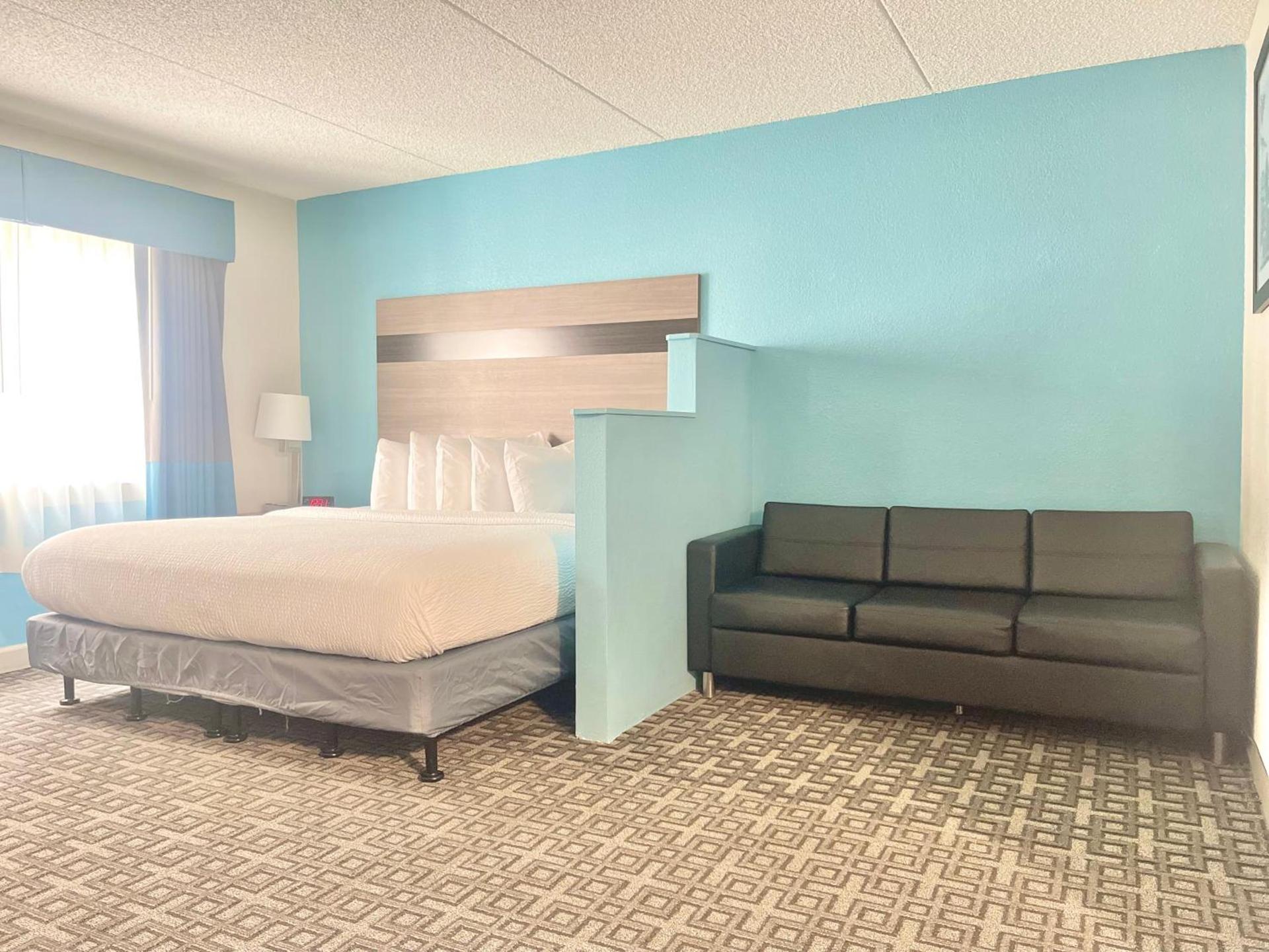 Days Inn & Suites by Wyndham Spokane photo 39