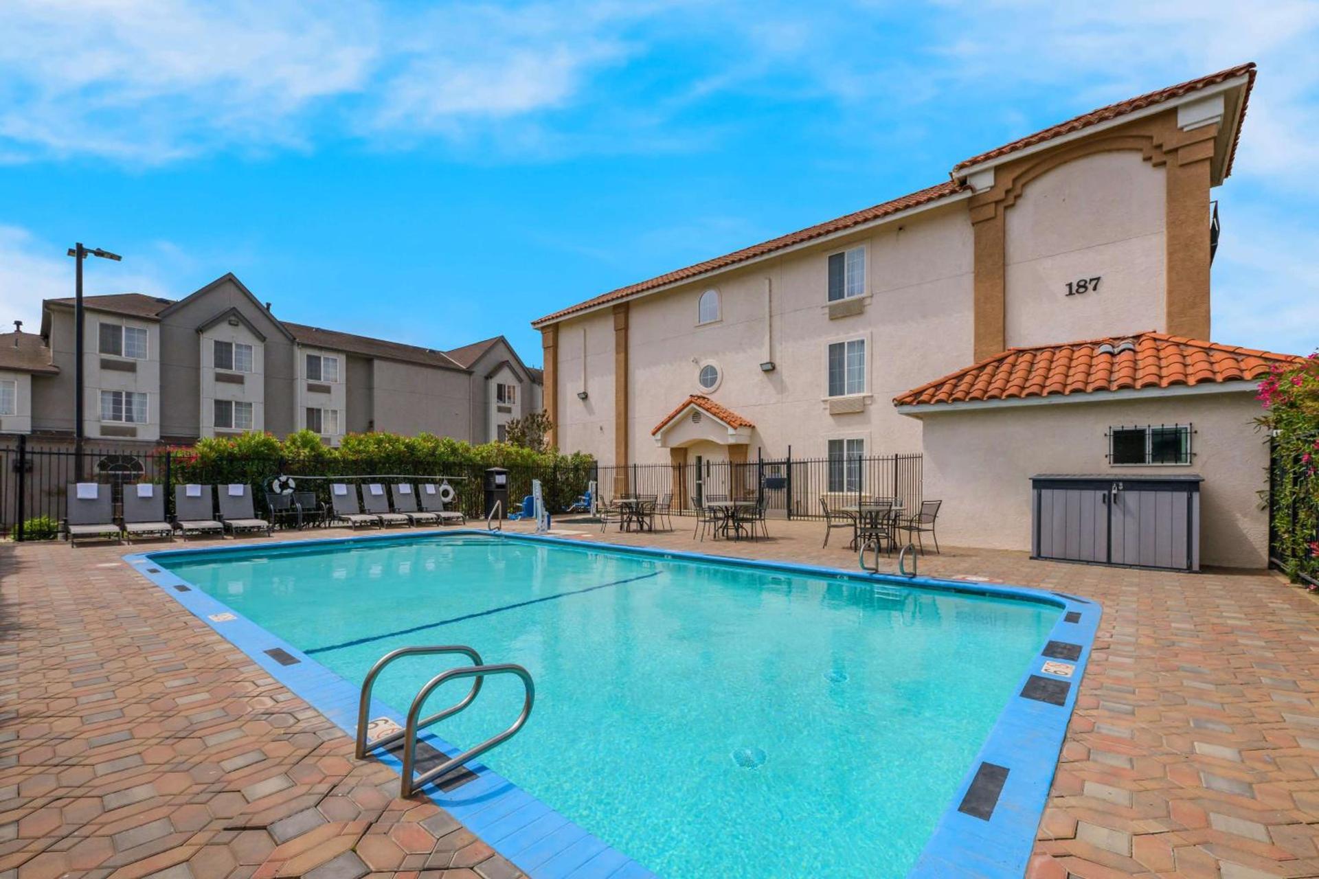 Best Western Salinas Valley Inn & Suites photo 2