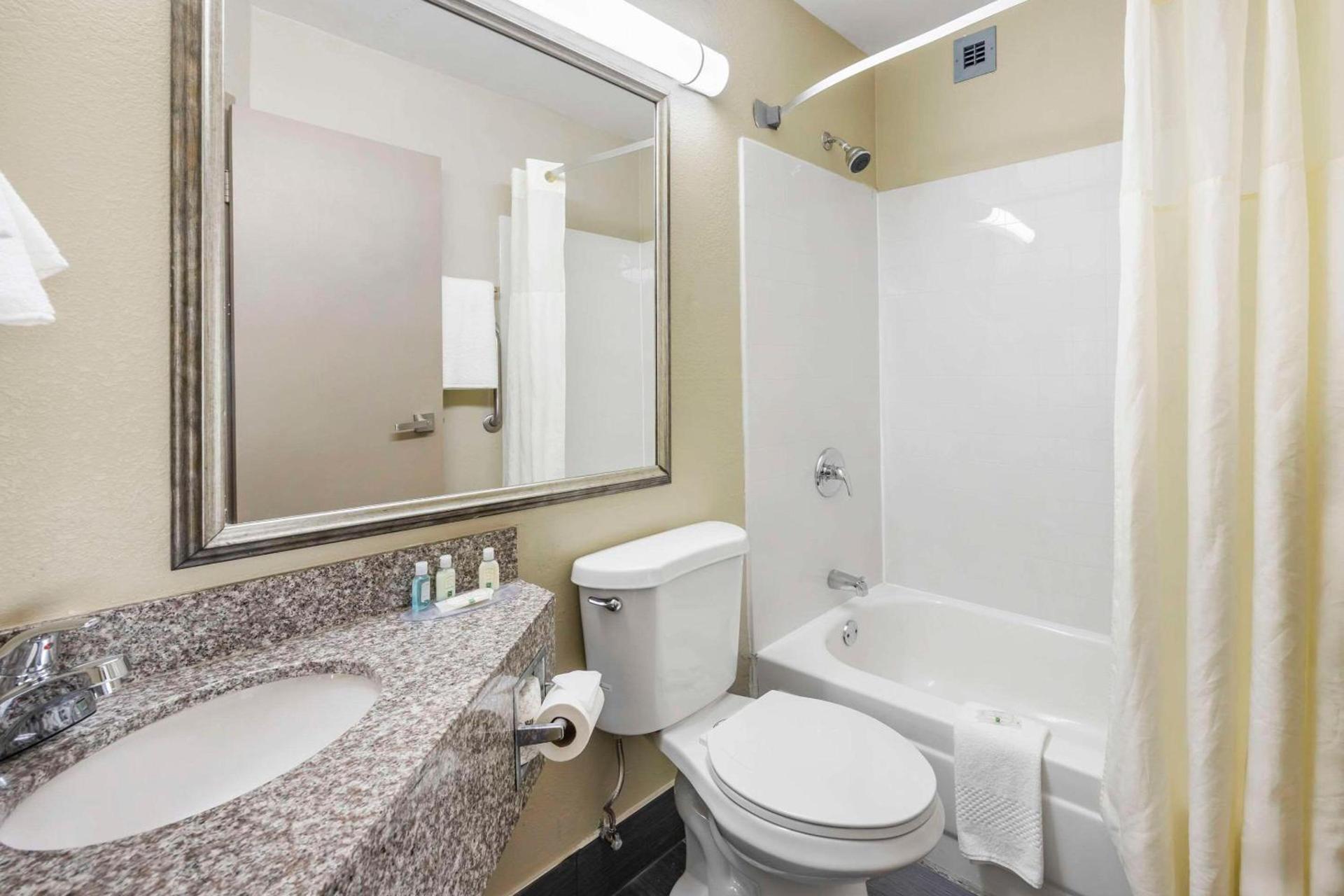 Quality Inn Jackson Northwest photo 18