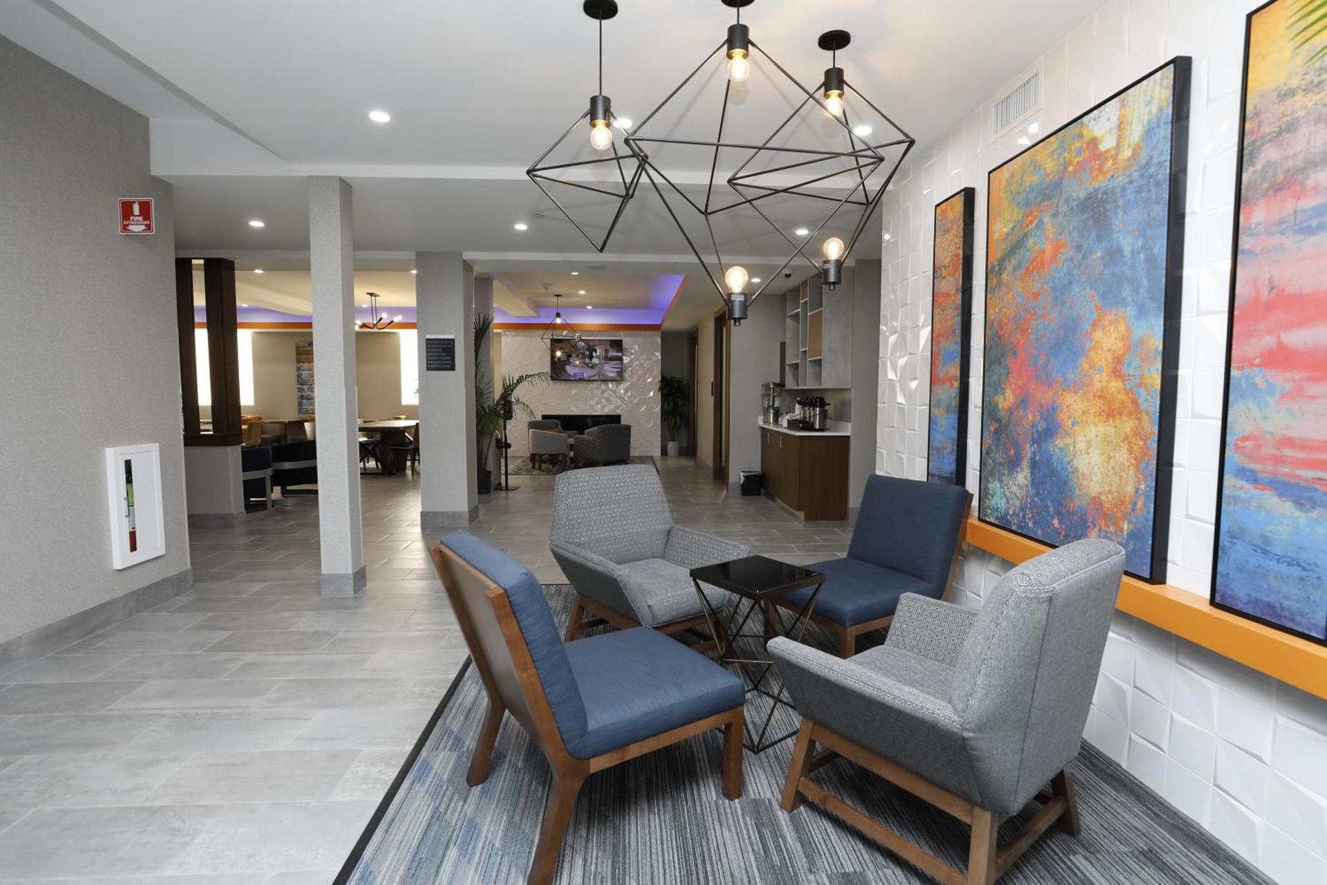 La Quinta Inn & Suites by Wyndham Williston Burlington photo 4