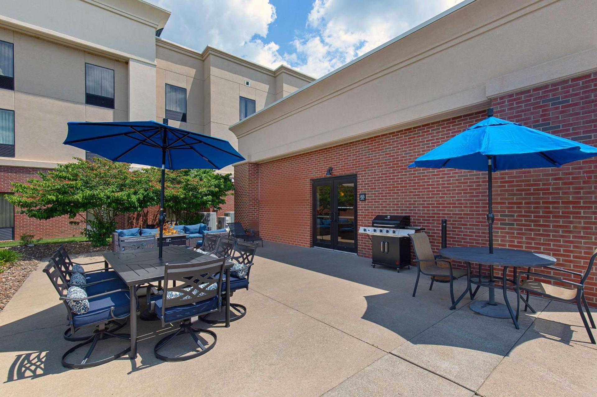 Hampton Inn & Suites Madisonville photo 3