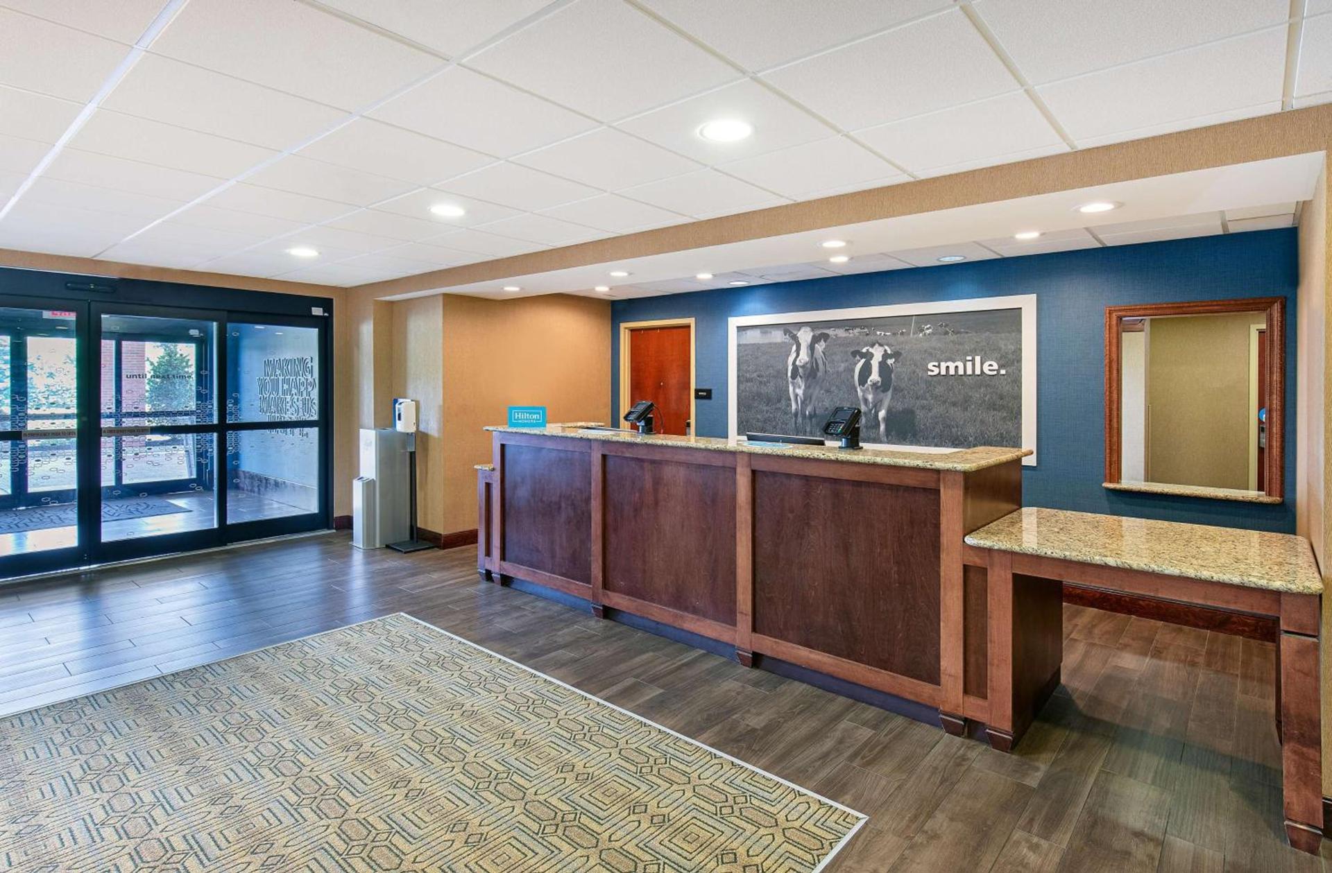 Hampton Inn & Suites Madisonville photo 12