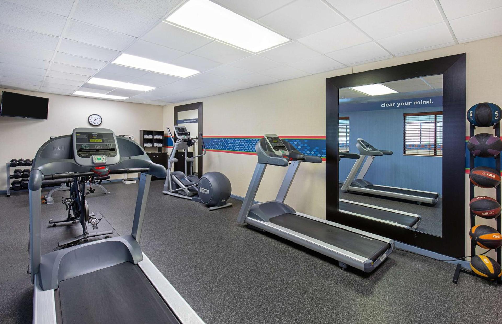 Hampton Inn & Suites Madisonville photo 16