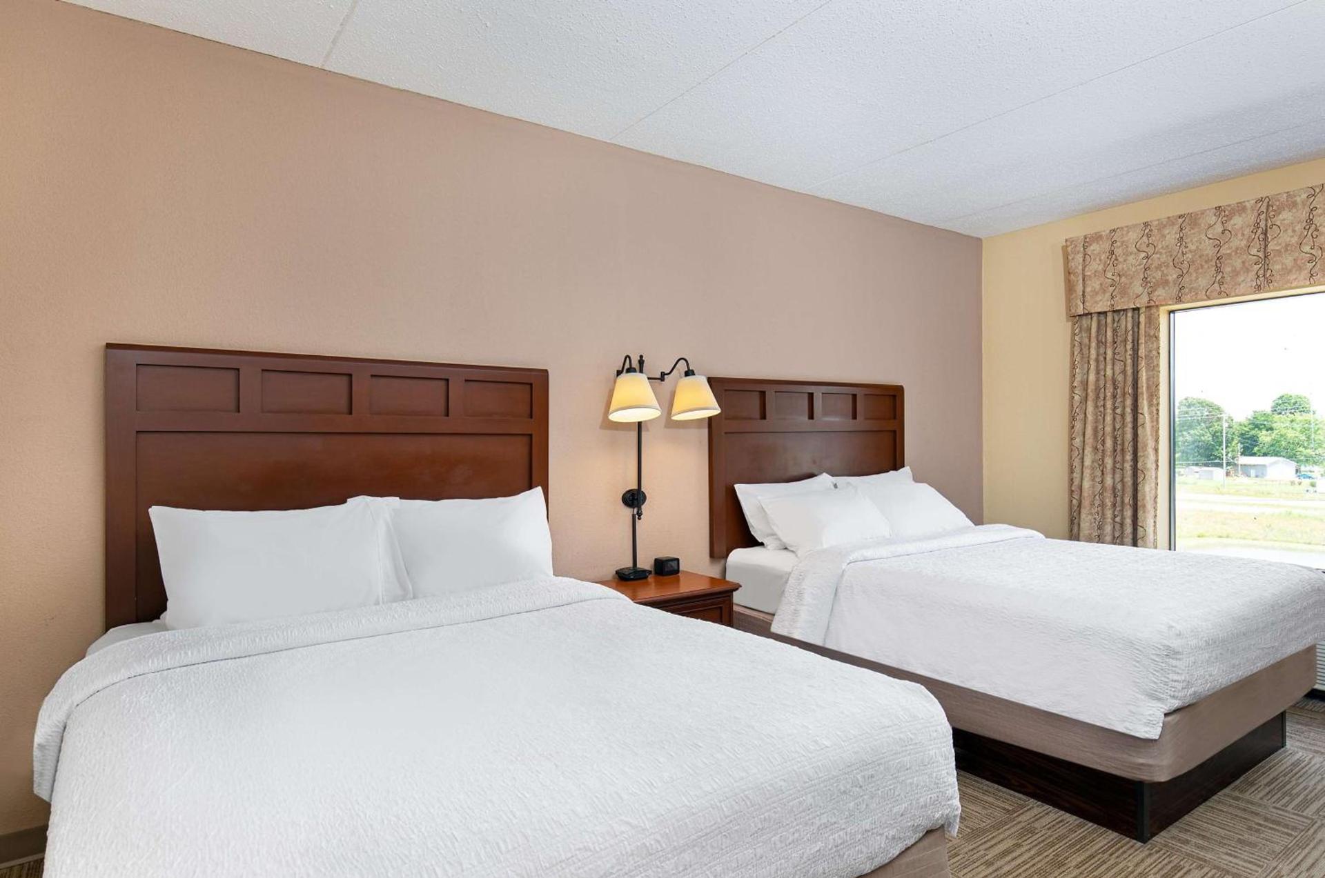 Hampton Inn & Suites Madisonville photo 23