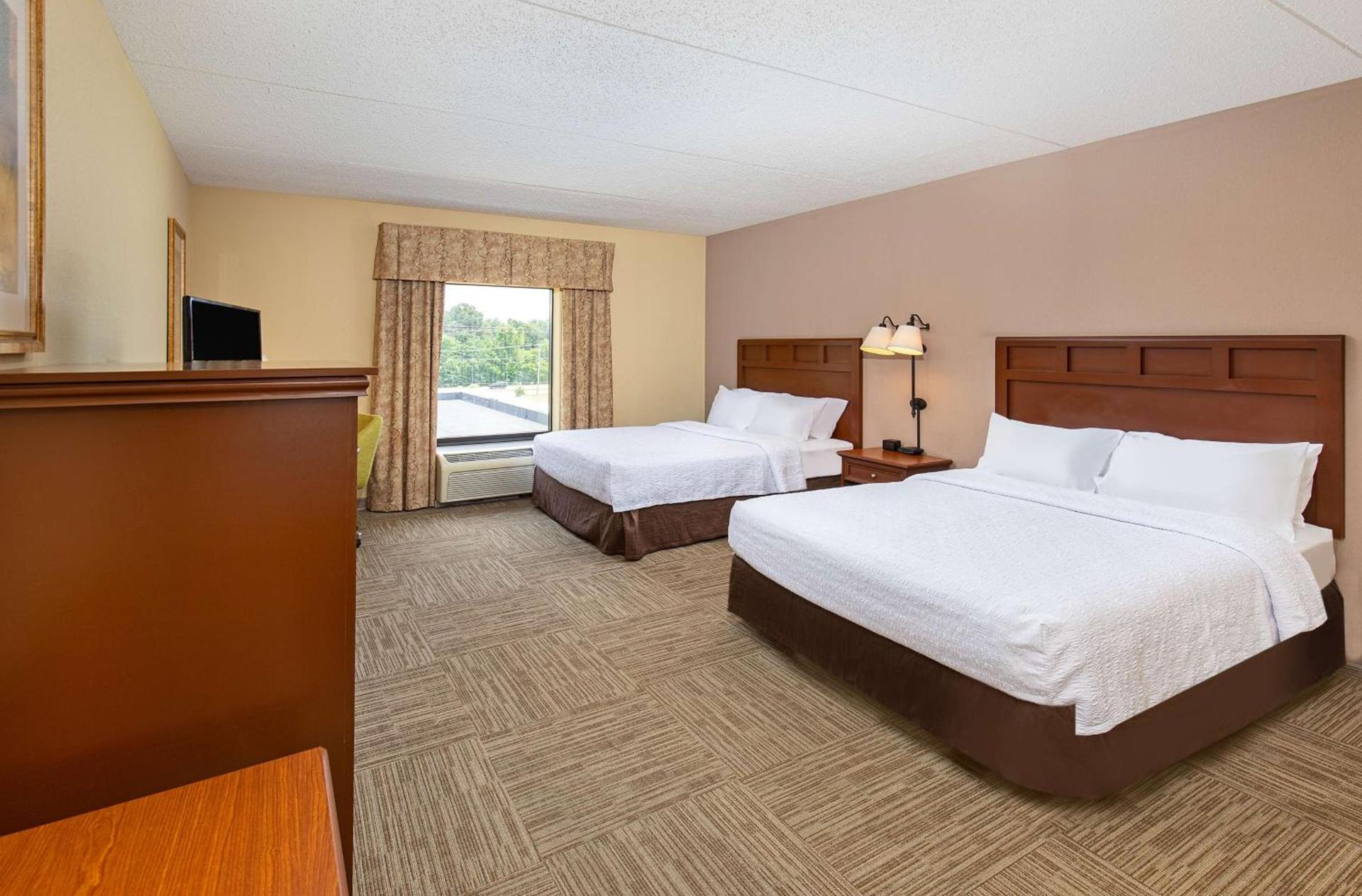 Hampton Inn & Suites Madisonville photo 24