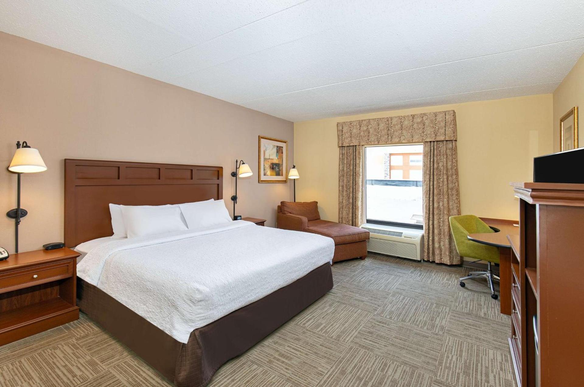 Hampton Inn & Suites Madisonville photo 26