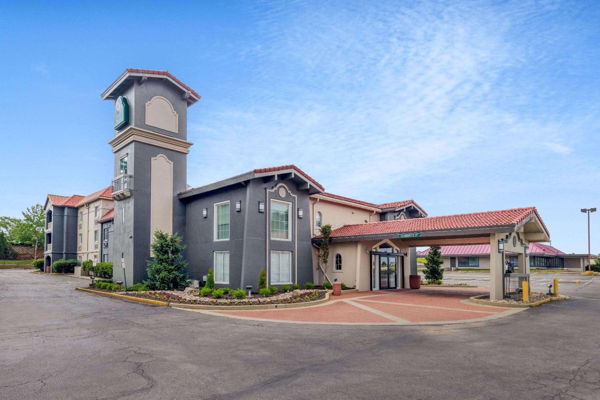 La Quinta Inn by Wyndham Kansas City Lenexa — hotel in Lenexa