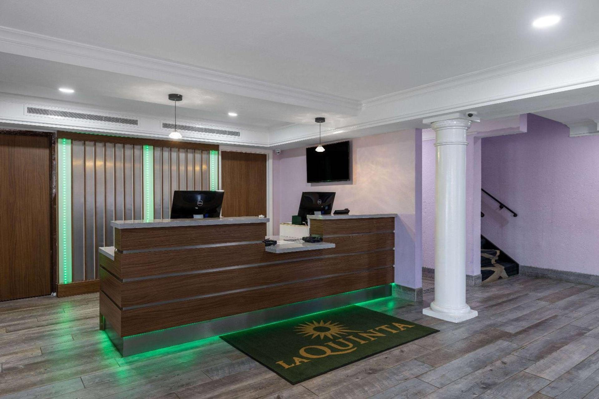 La Quinta Inn by Wyndham Kansas City Lenexa photo 5