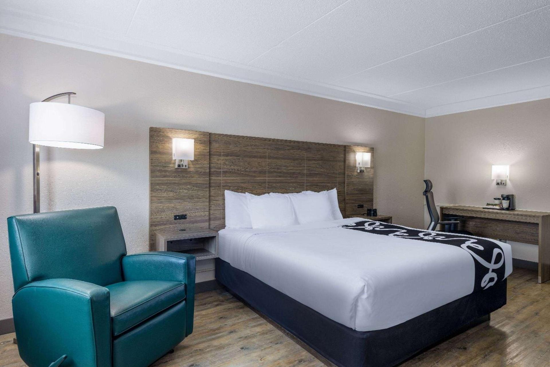 La Quinta Inn by Wyndham Kansas City Lenexa photo 8