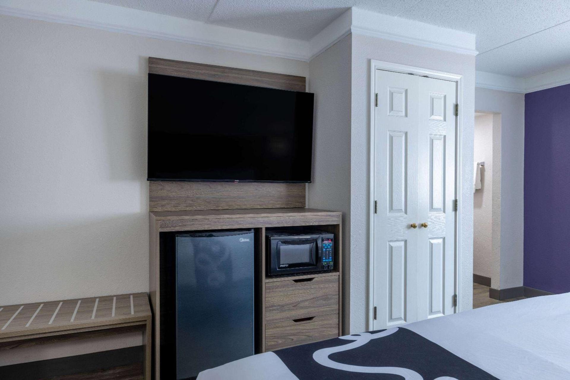 La Quinta Inn by Wyndham Kansas City Lenexa photo 10